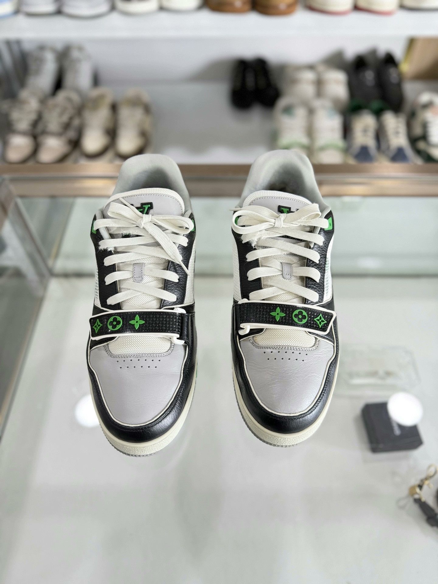 Louis Vuitton Louis Vuitton LV Trainer White Green Velcro Size US 10 / EU 43 - 2 Thumbnail