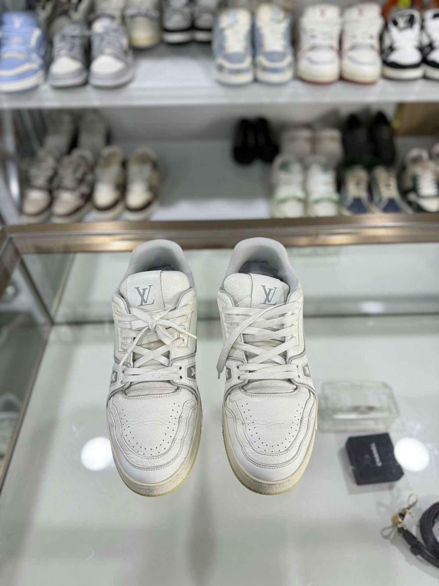 Louis Vuitton Louis Vuitton LV Trainer White Cement Size US 8 / EU 41 - 2 Thumbnail