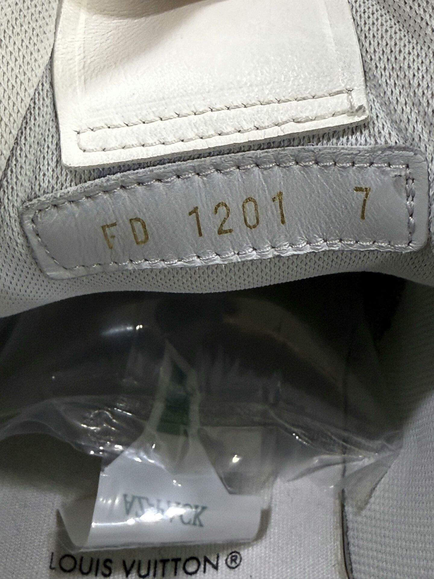 Louis Vuitton Louis Vuitton LV Trainer White Cement Size US 8 / EU 41 - 5 Thumbnail