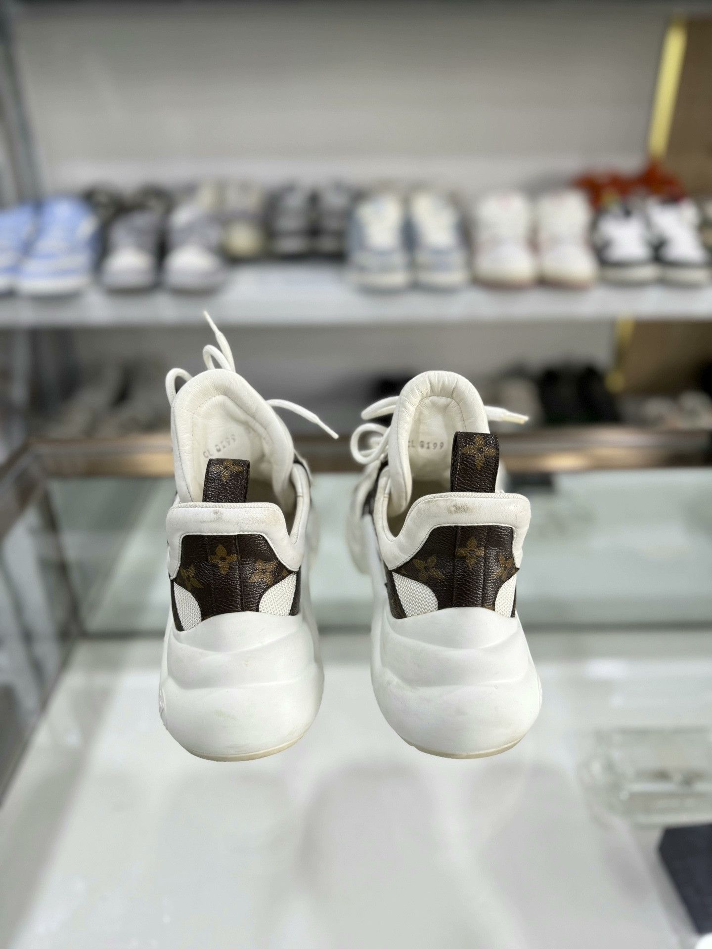 Louis Vuitton Louis Vuitton White Flower Arch Shoes Size US 5 / IT 35 - 3 Thumbnail
