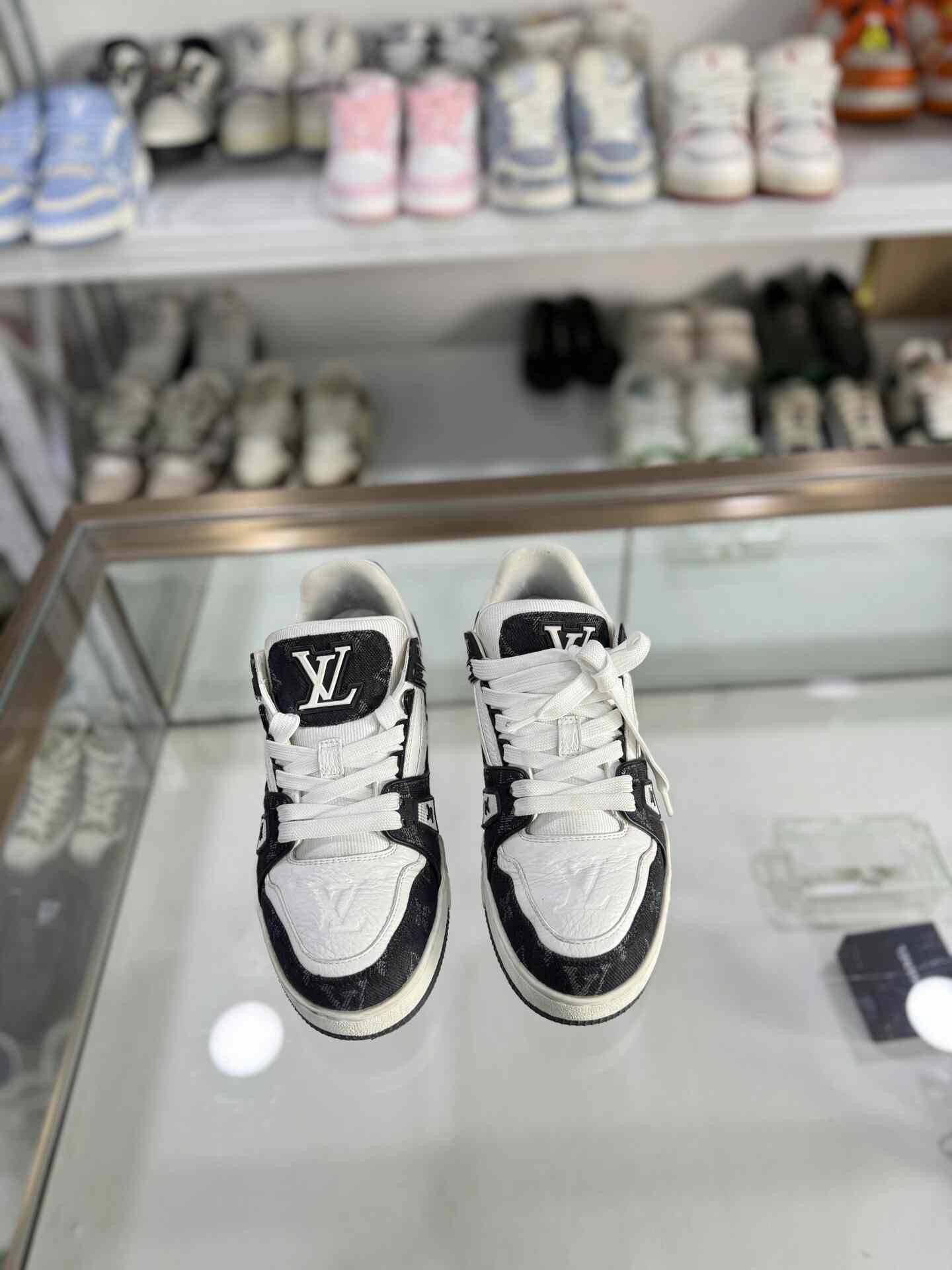 Louis Vuitton Louis Vuitton LV Trainer Women's Shoes Size US 5.5 / IT 35.5 - 2 Thumbnail