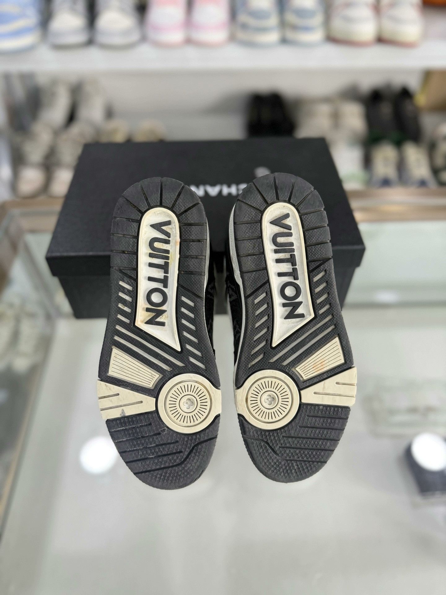 Louis Vuitton Louis Vuitton LV Trainer Women's Shoes Size US 5.5 / IT 35.5 - 4 Thumbnail