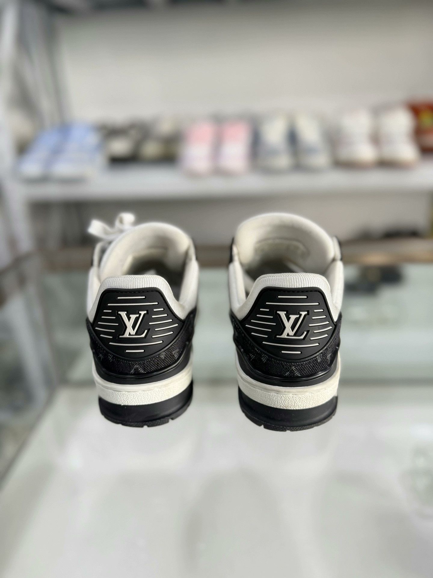 Louis Vuitton Louis Vuitton LV Trainer Women's Shoes Size US 5.5 / IT 35.5 - 3 Thumbnail