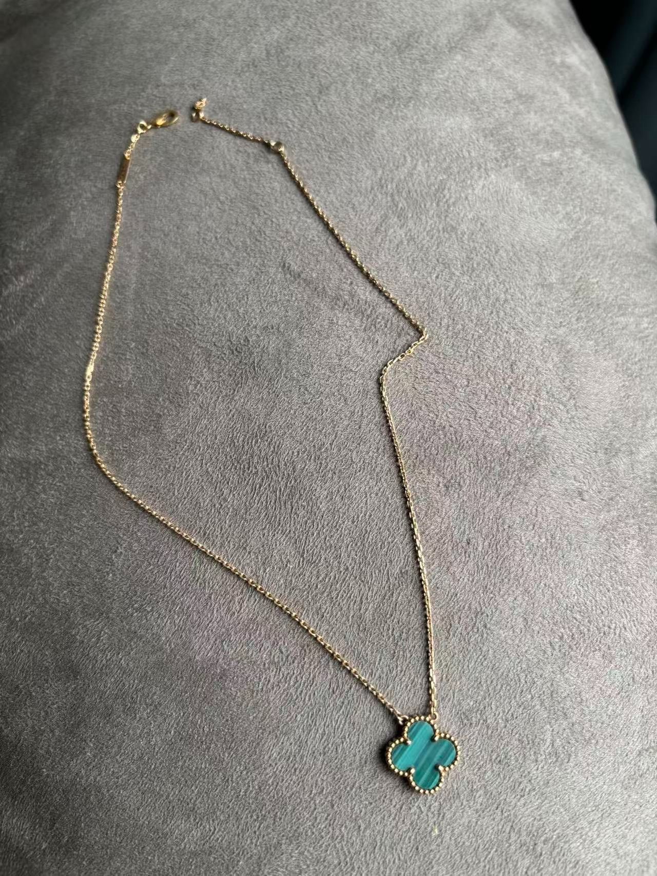 Van Cleef & Arpels Van Cleef Malachite Necklace Medium Size ONE SIZE - 2 Thumbnail