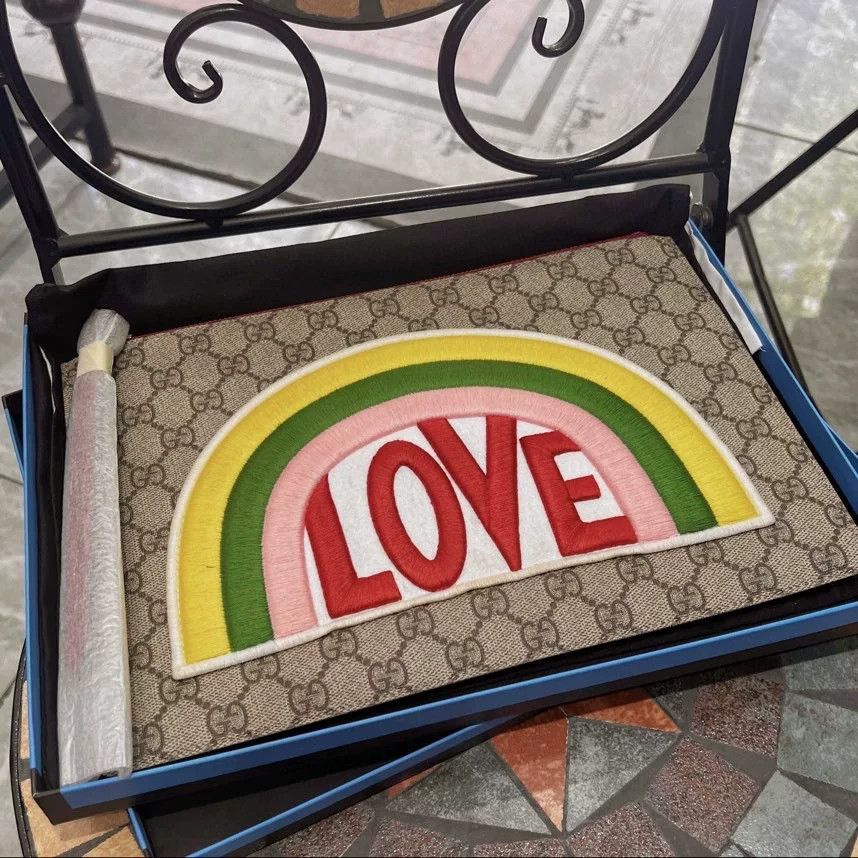 Gucci Gucci Love Collection Embroidered Clutch Size ONE SIZE - 2 Thumbnail