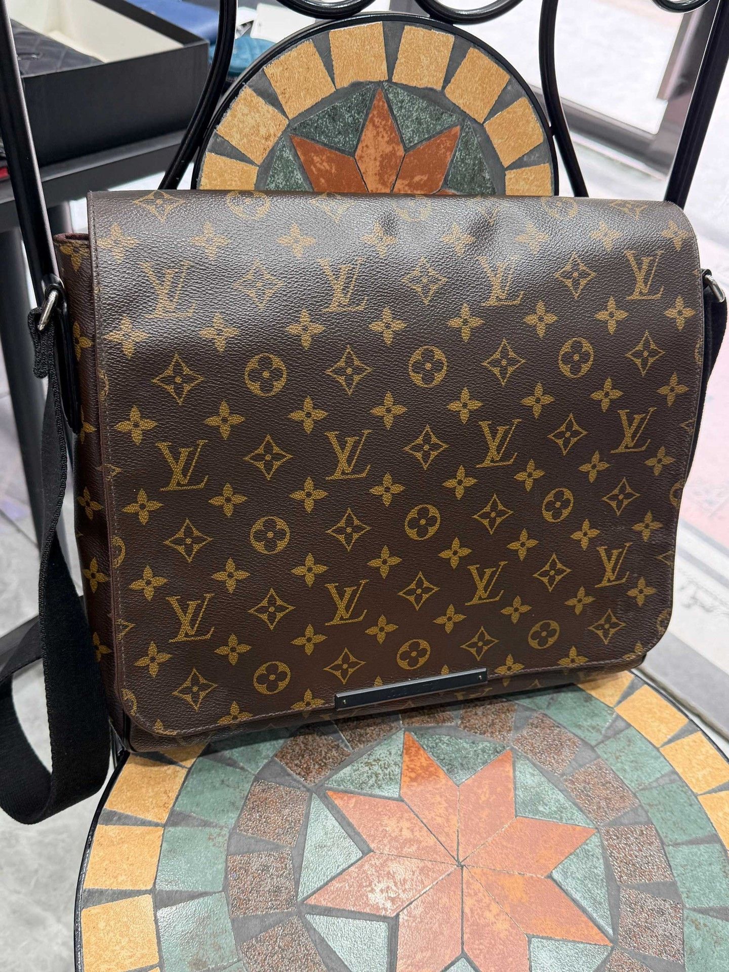 Louis Vuitton Louis Vuitton Men's Classic Monogram Messenger Bag Size ONE SIZE - 3 Thumbnail