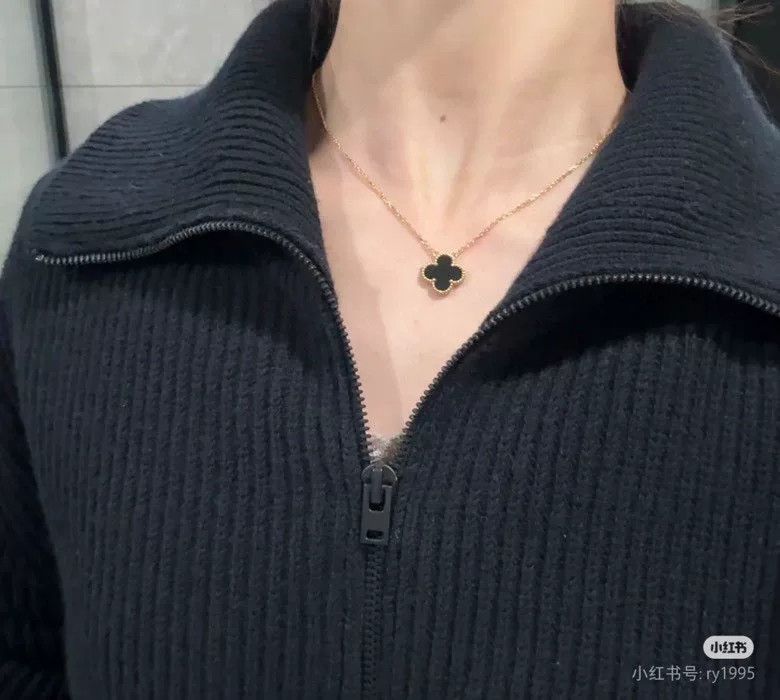 Van Cleef & Arpels VCA 18K Gold Black Onyx Clover Necklace Size ONE SIZE - 6 Thumbnail