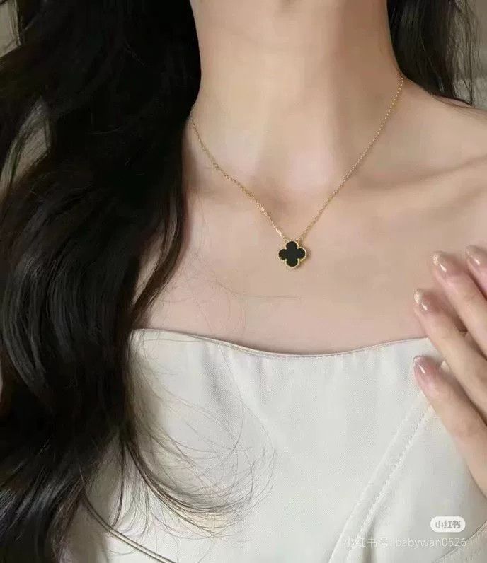 Van Cleef & Arpels VCA 18K Gold Black Onyx Clover Necklace Size ONE SIZE - 8 Thumbnail