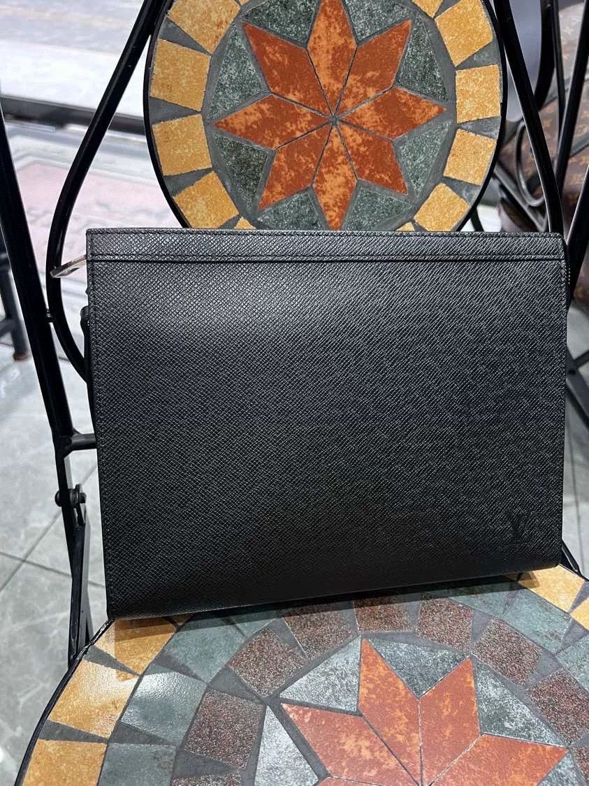 Louis Vuitton Louis Vuitton Pochette Voyage Clutch Size ONE SIZE - 2 Thumbnail