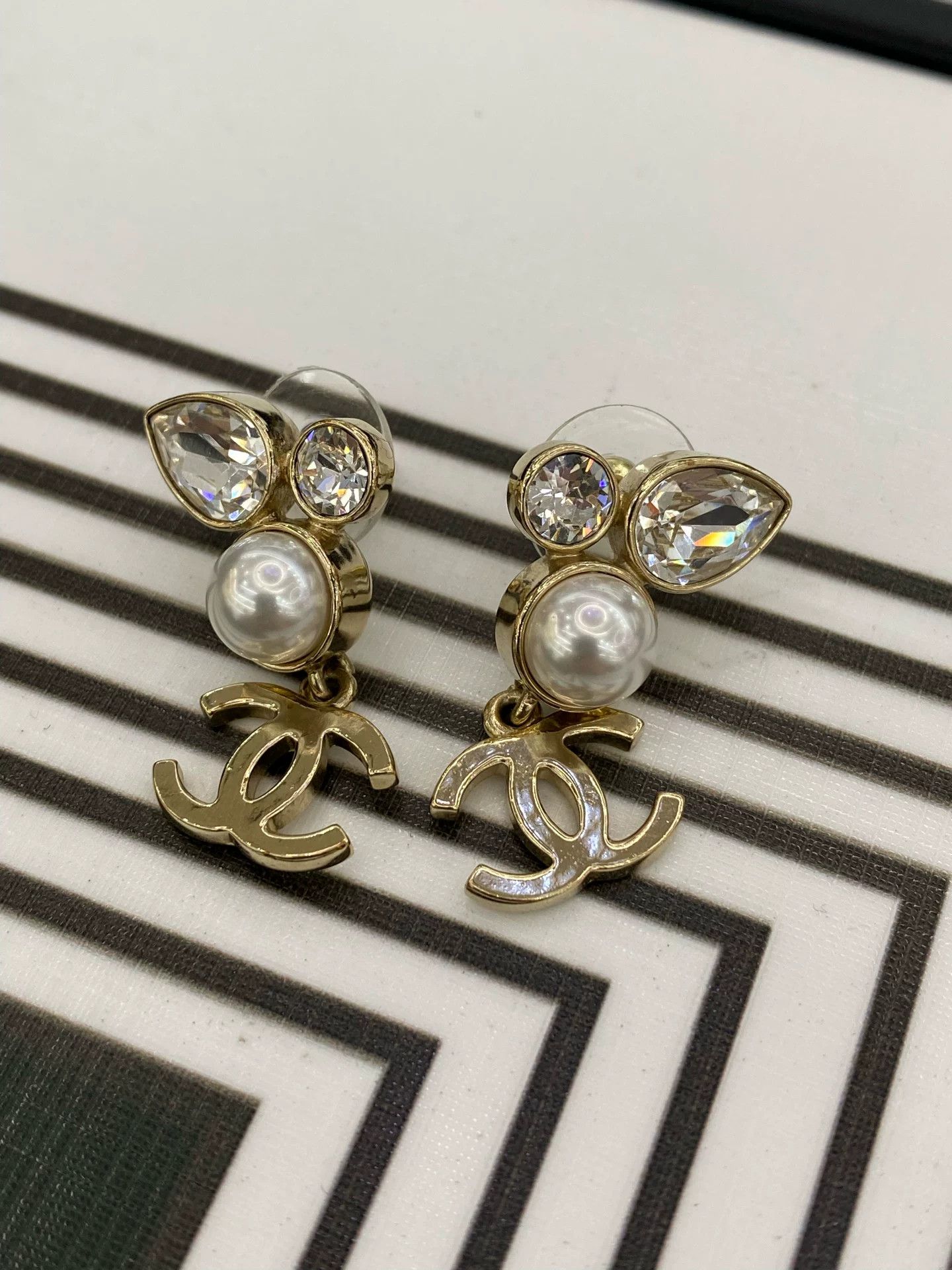Chanel Chanel Double C Logo Pearl Earrings Size ONE SIZE - 4 Thumbnail