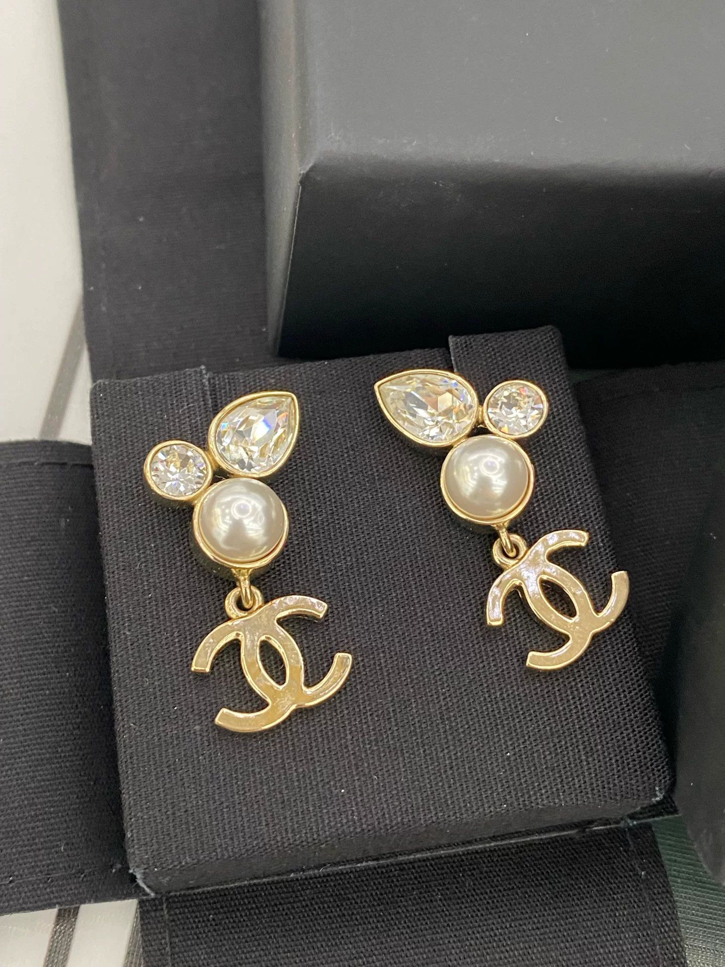 Chanel Chanel Double C Logo Pearl Earrings Size ONE SIZE - 2 Thumbnail