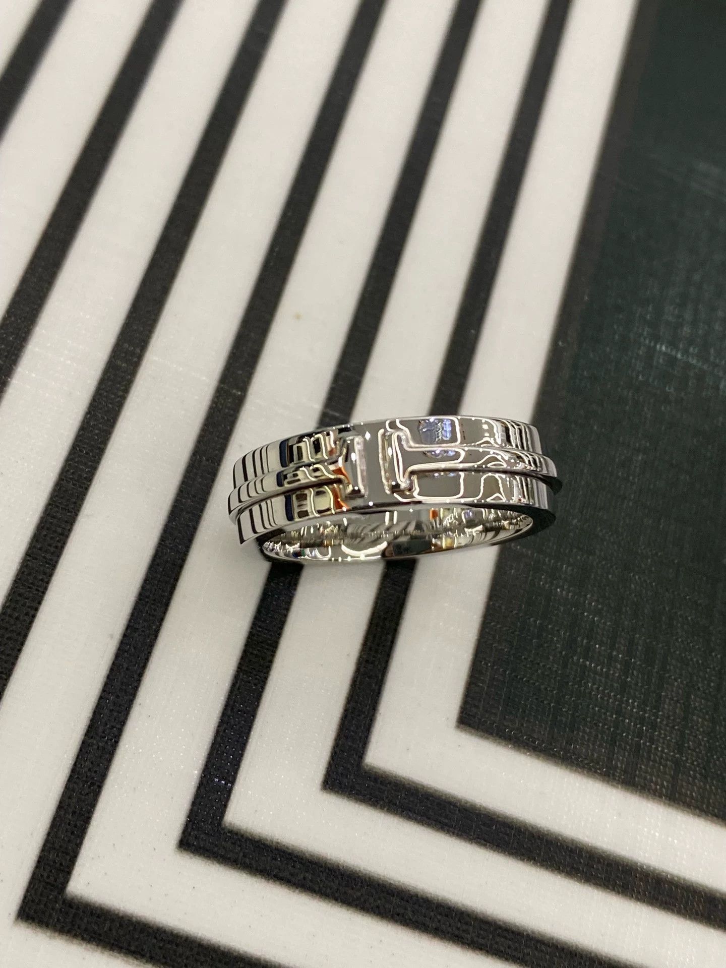 Tiffany & Co. Tiffany 18k White Gold Double T Band Ring 53 Size ONE SIZE - 2 Thumbnail