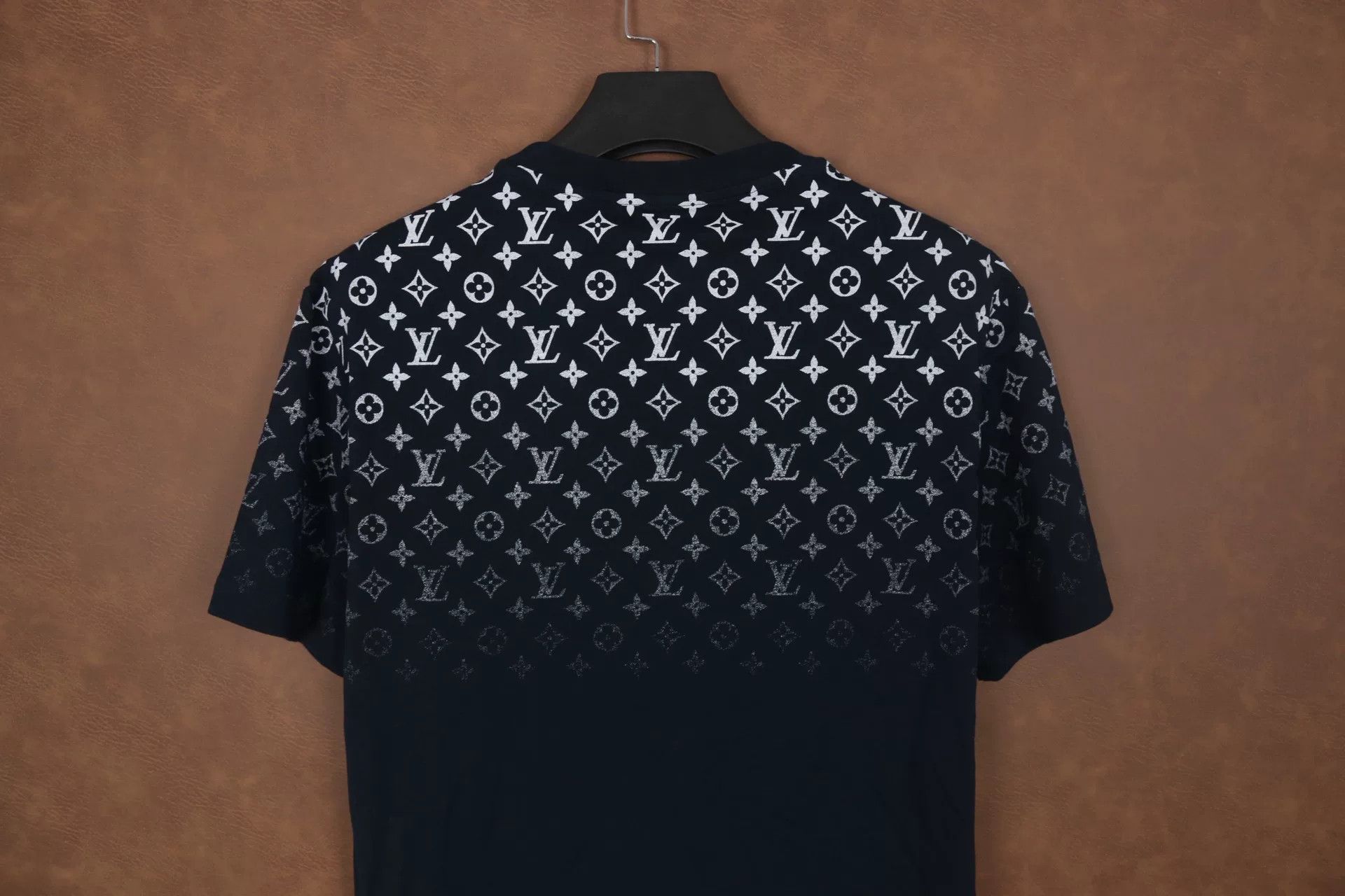 Louis Vuitton Louis Vuitton Gradient Logo Cotton T-shirt Size US L / EU 52-54 / 3 - 4 Thumbnail
