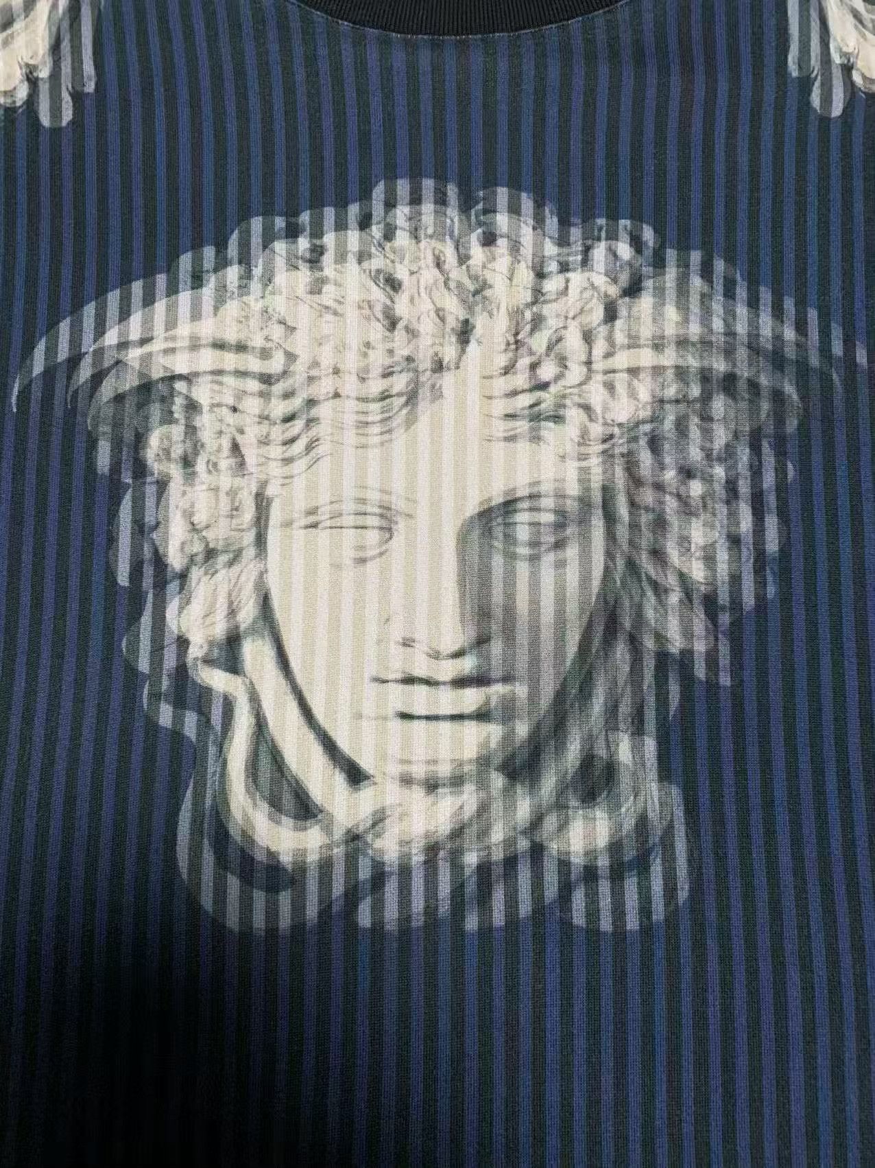 Versace Versace Men's Medusa Print Sweatshirt Size US L / EU 52-54 / 3 - 4 Thumbnail