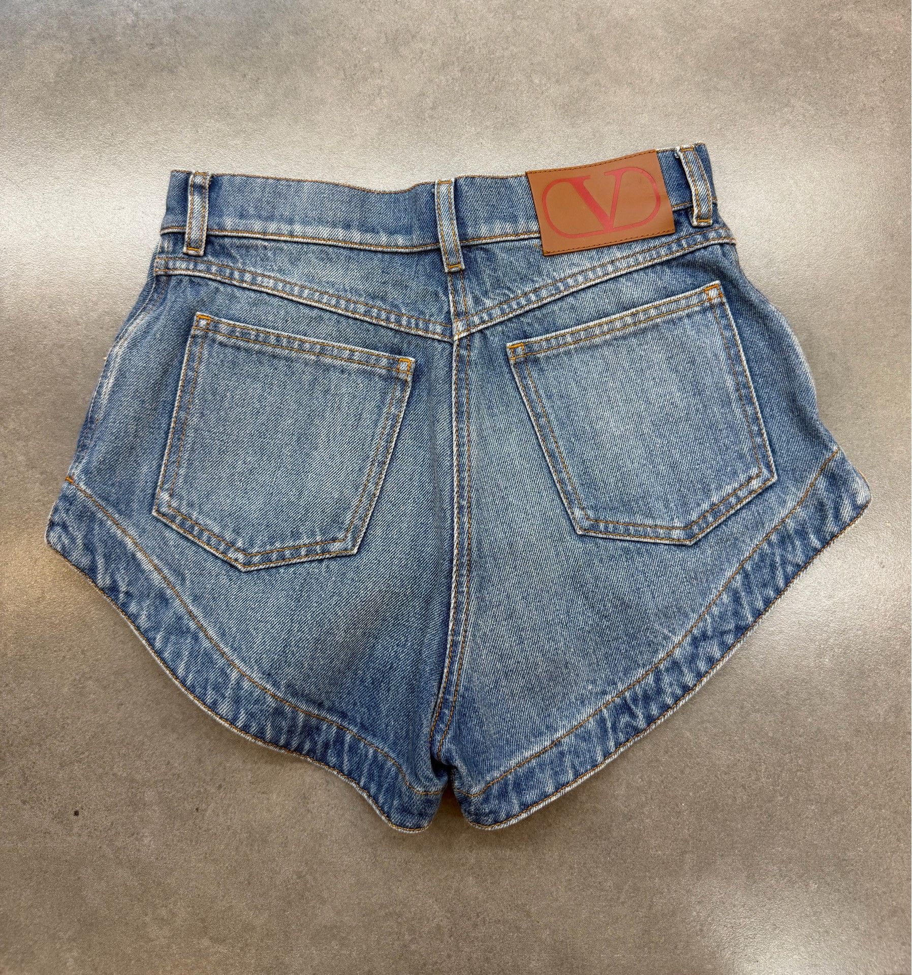 Valentino VALENTINO New Denim Shorts Size 25" / US 0 / IT 36 - 2 Thumbnail
