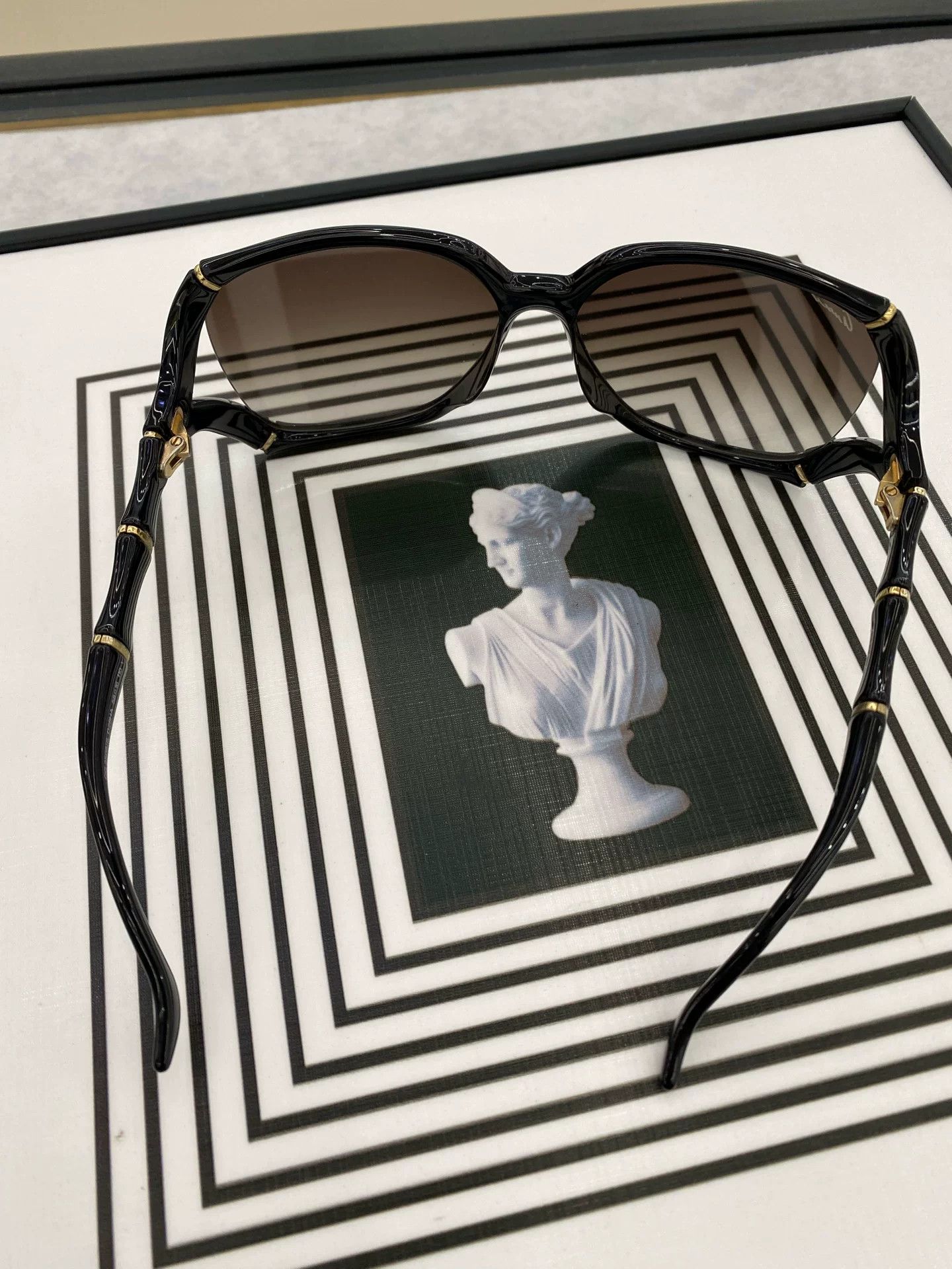 Gucci Gucci Sunglasses with Case Size ONE SIZE - 4 Thumbnail
