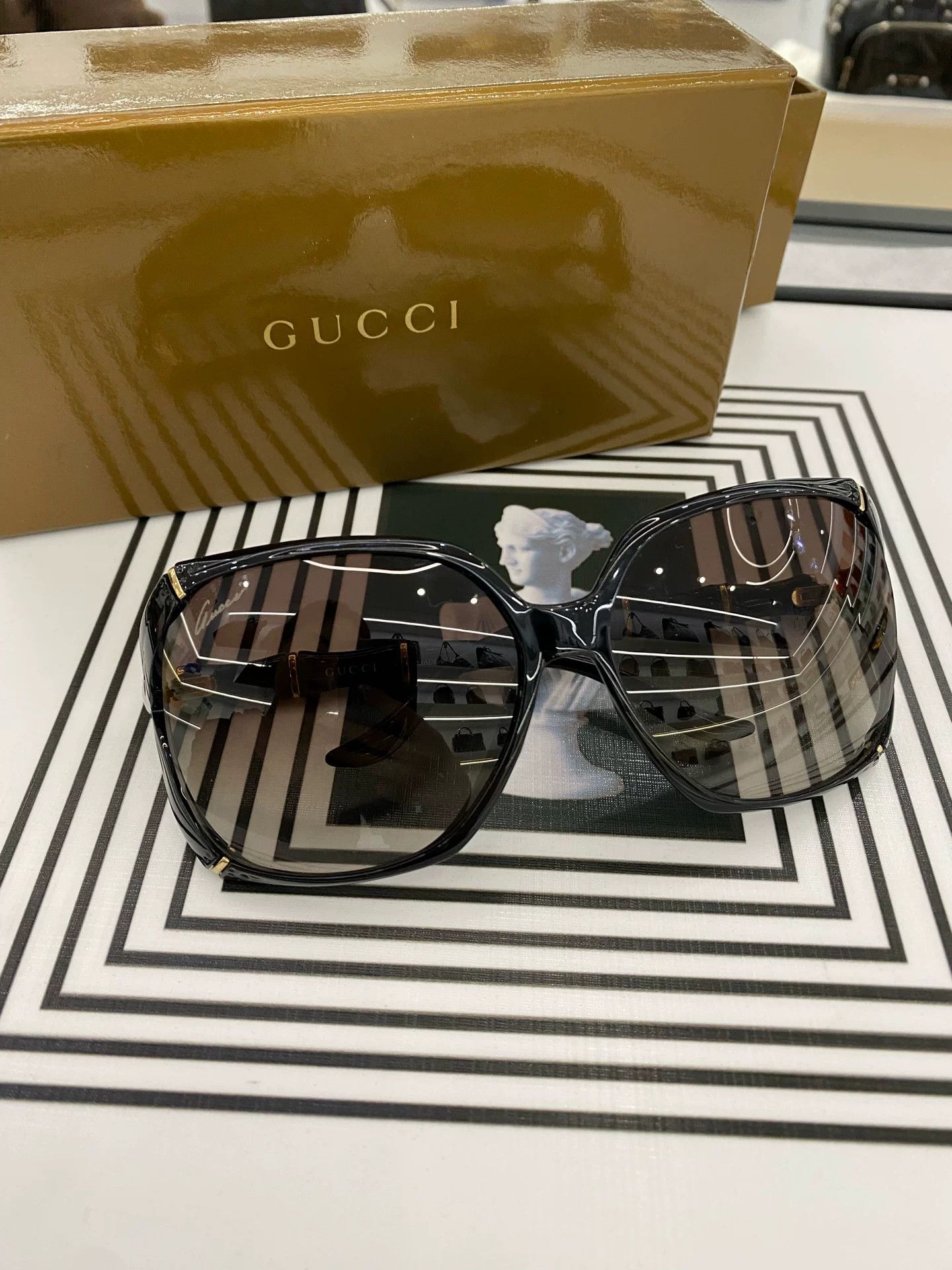 Gucci Gucci Sunglasses with Case Size ONE SIZE - 2 Thumbnail