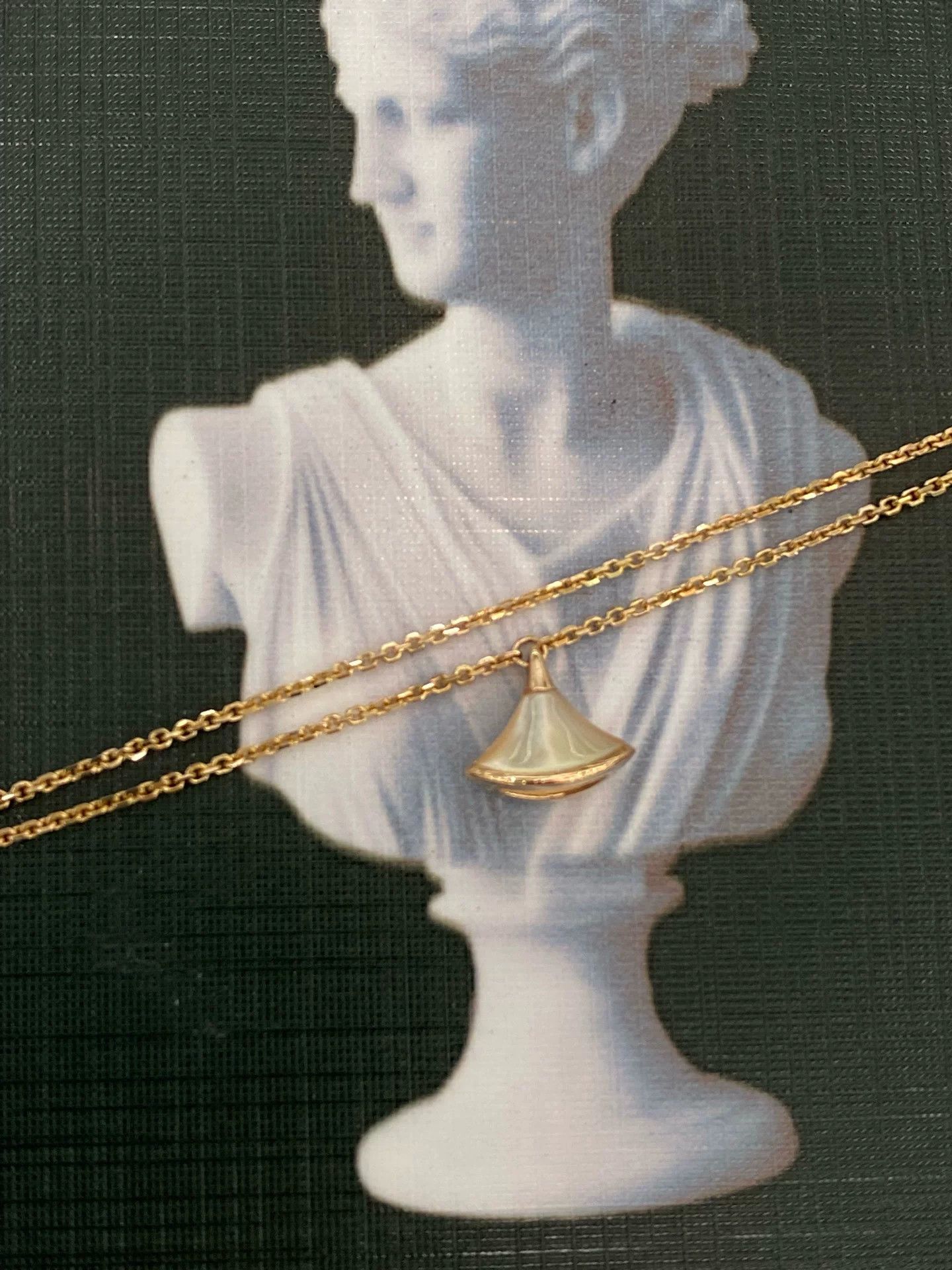 Bvlgari BVLGARI 18K Mother-of-Pearl Fan Bracelet Size ONE SIZE - 2 Thumbnail