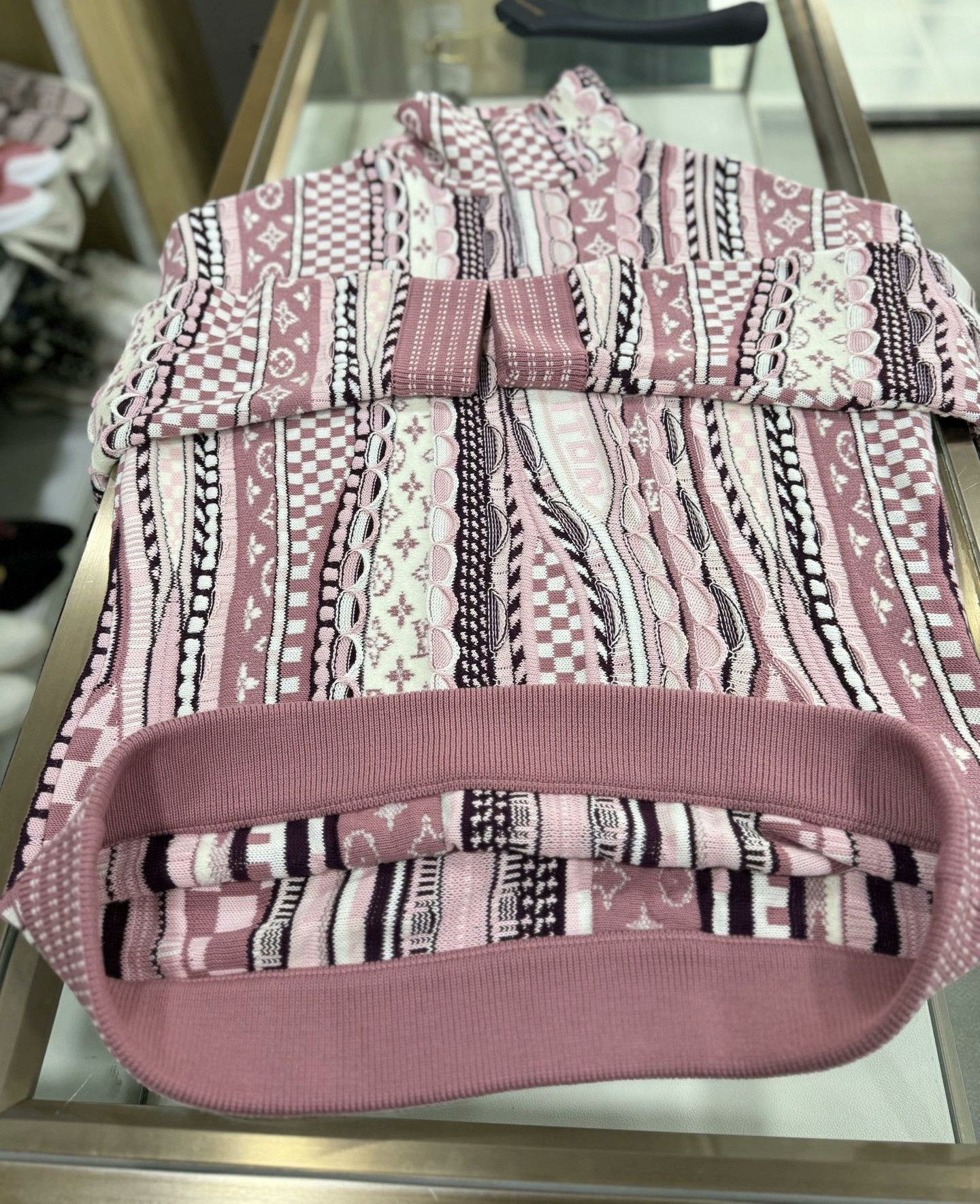 Louis Vuitton Louis Vuitton New 25 Knit Monogram Sweater L Size US L / EU 52-54 / 3 - 7 Thumbnail