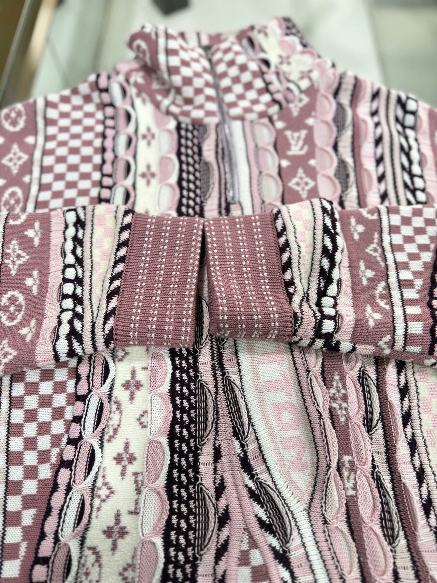 Louis Vuitton Louis Vuitton New 25 Knit Monogram Sweater L Size US L / EU 52-54 / 3 - 5 Thumbnail
