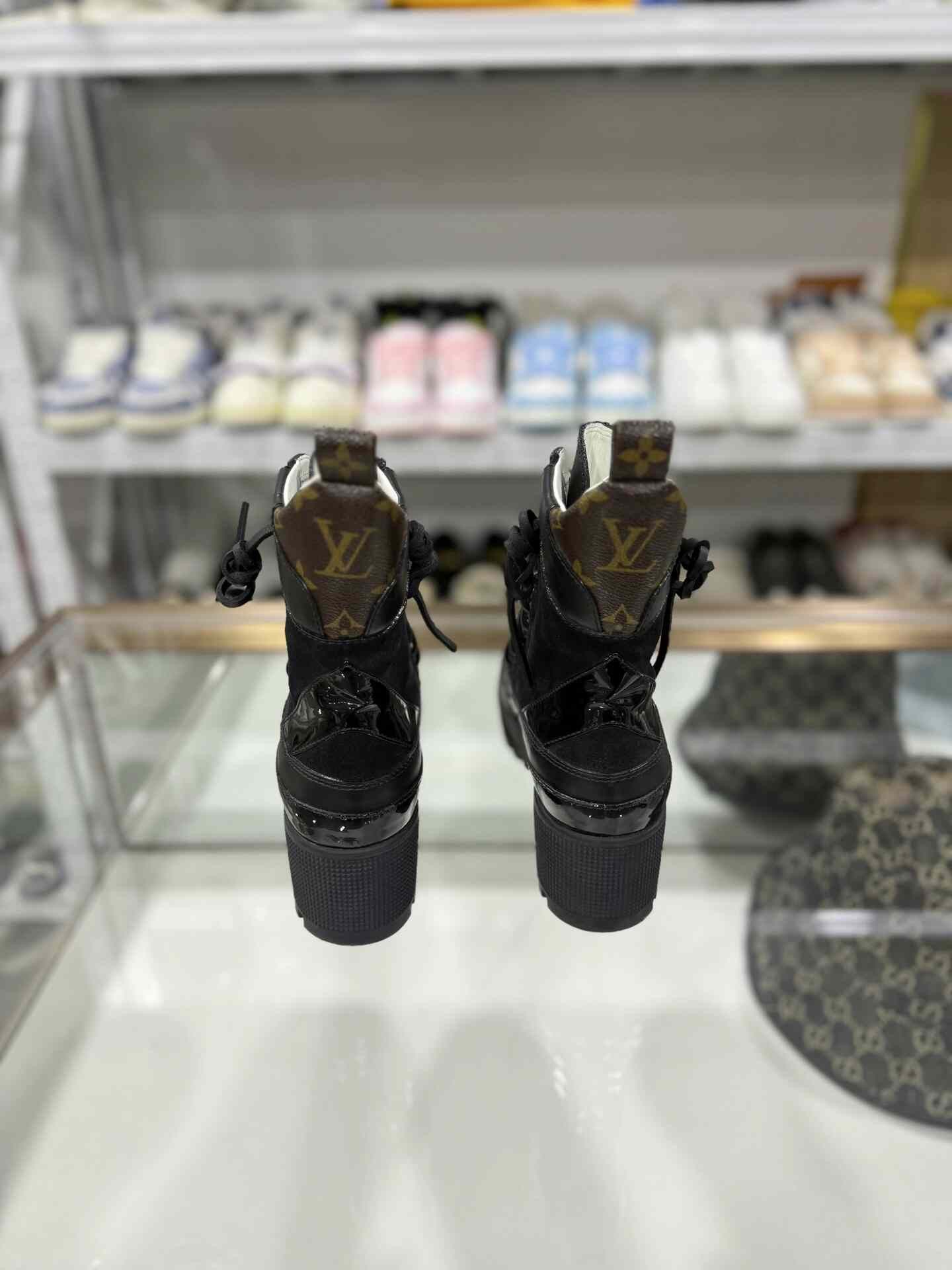 Louis Vuitton Louis Vuitton Monogram Zip Ankle Boots Size US 5 / IT 35 - 3 Thumbnail