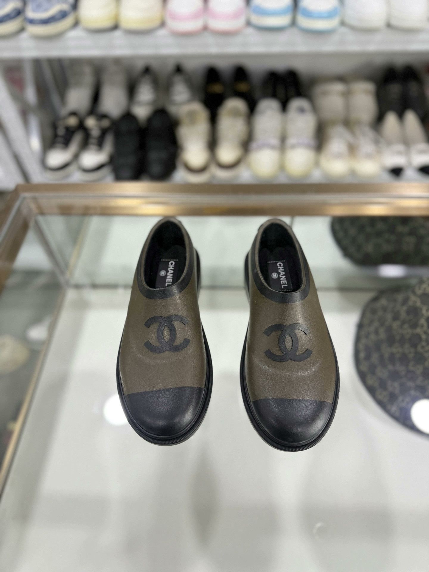 Chanel Chanel Olive Short Rain Boots 37 Size US 6 / IT 36 - 2 Thumbnail