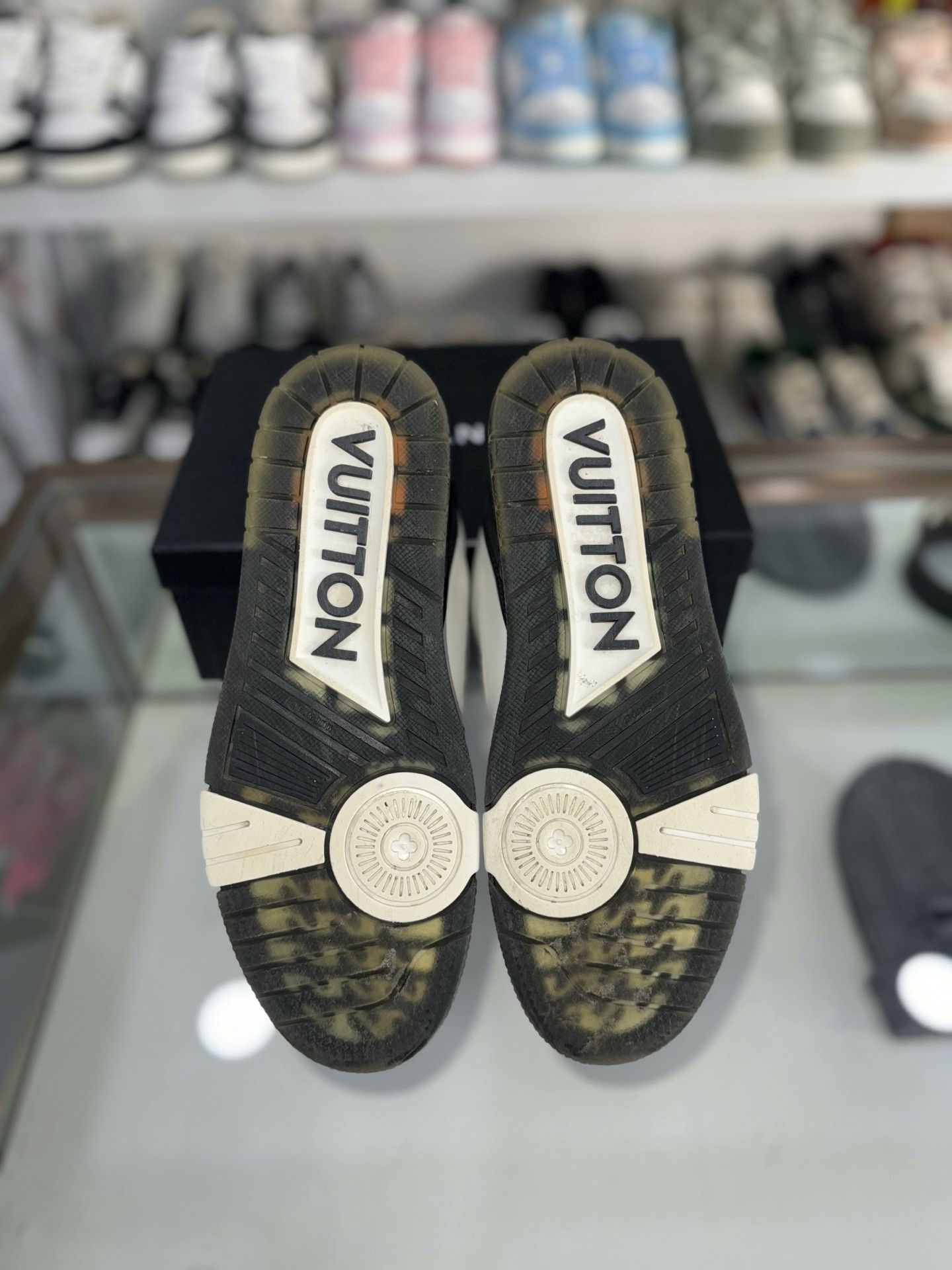 Louis Vuitton Louis Vuitton LV Trainer Size 42 Size US 9 / EU 42 - 5 Thumbnail