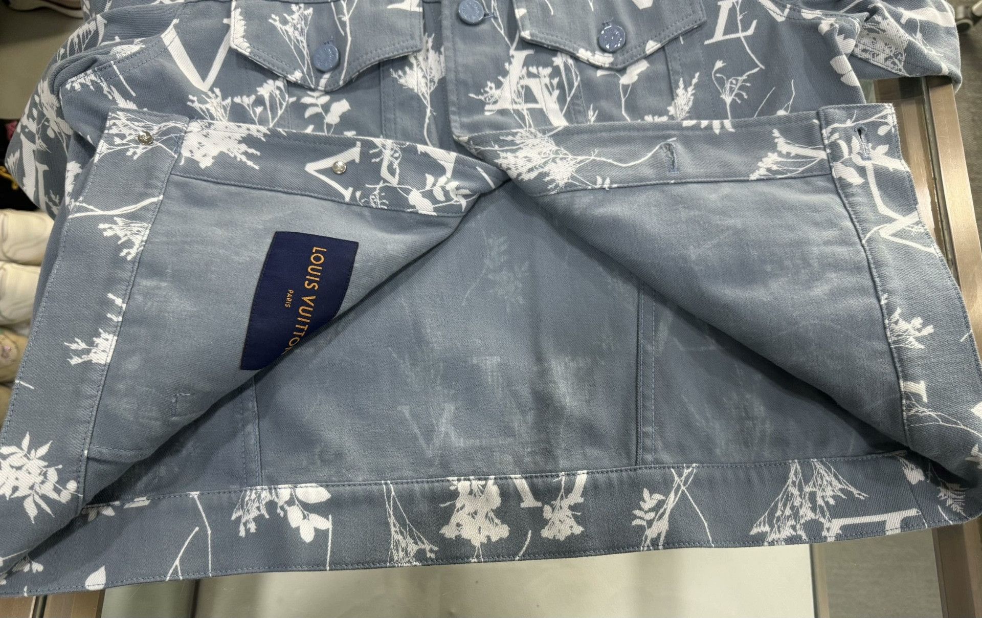 Louis Vuitton Louis Vuitton Men's Floral Denim Jacket Size US M / EU 48-50 / 2 - 7 Thumbnail