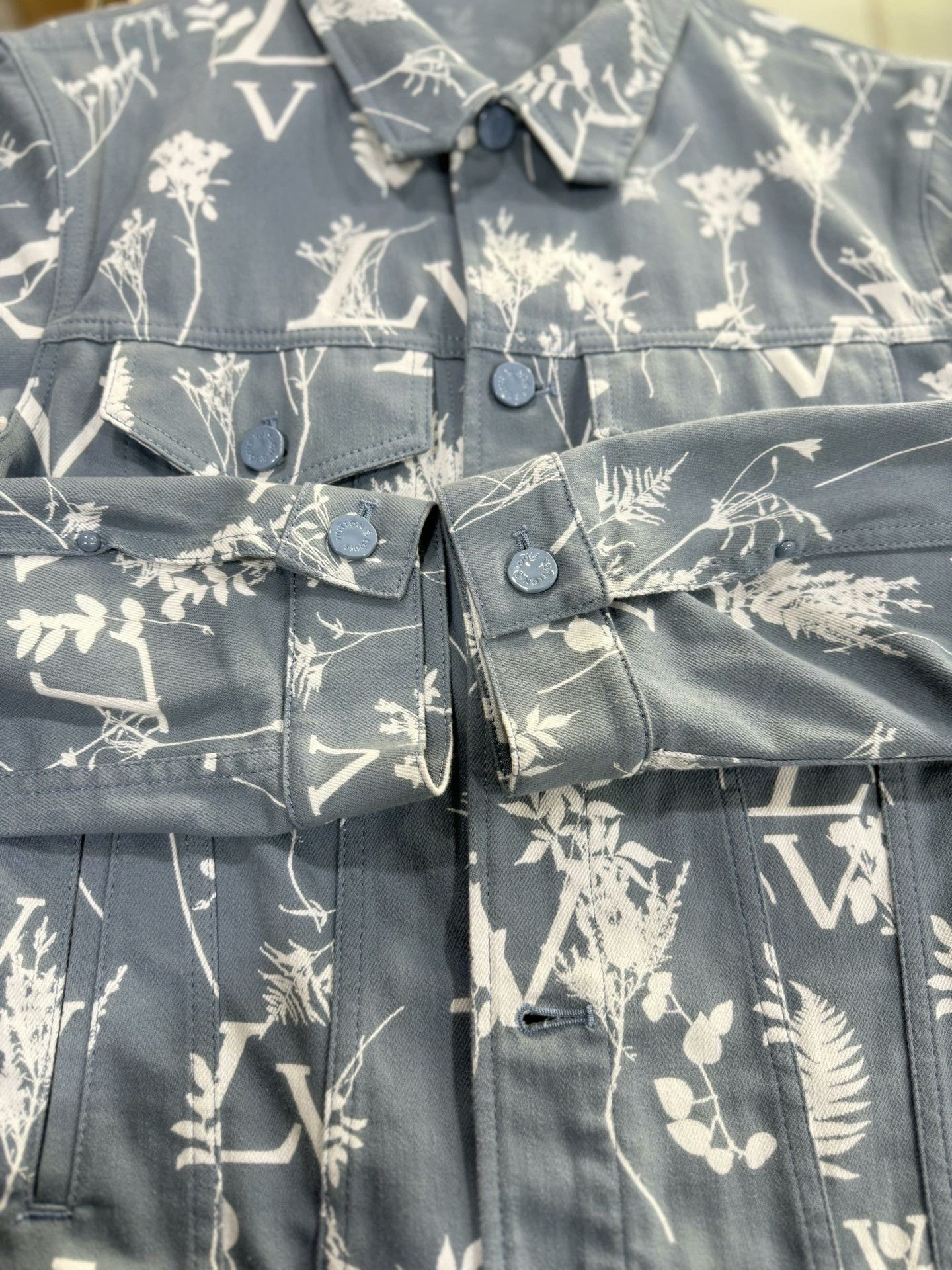 Louis Vuitton Louis Vuitton Men's Floral Denim Jacket Size US M / EU 48-50 / 2 - 5 Thumbnail