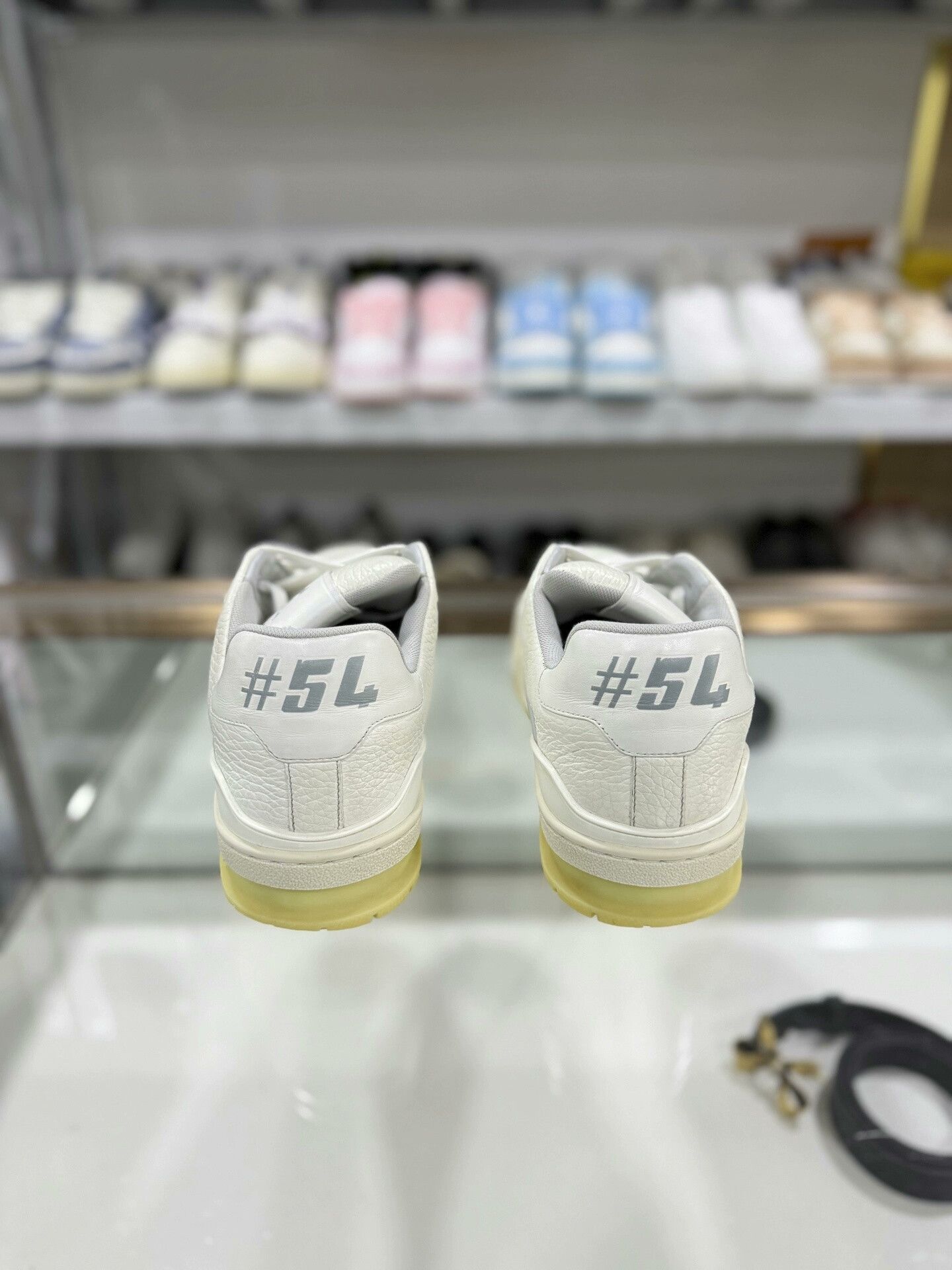 Louis Vuitton Louis Vuitton LV Trainer White Cement Size US 8 / EU 41 - 3 Thumbnail