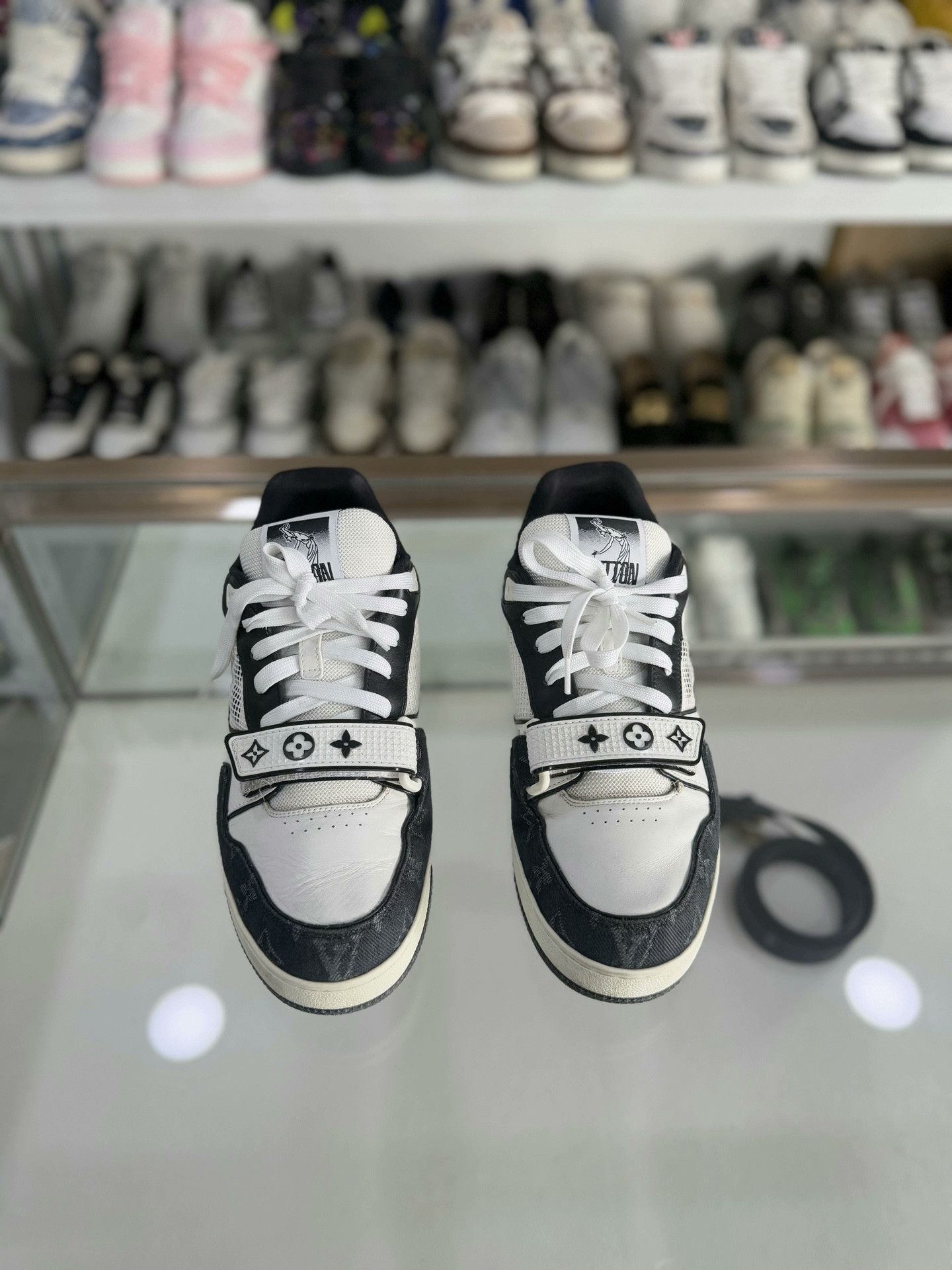 Louis Vuitton Louis Vuitton LV Trainer Black White Velcro Size US 7.5 / EU 40-41 - 2 Thumbnail