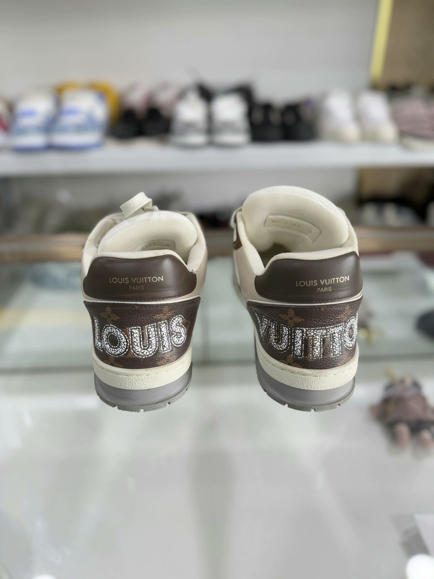 Louis Vuitton Louis Vuitton LV Trainer Men's Shoes Size US 9 / EU 42 - 3 Thumbnail