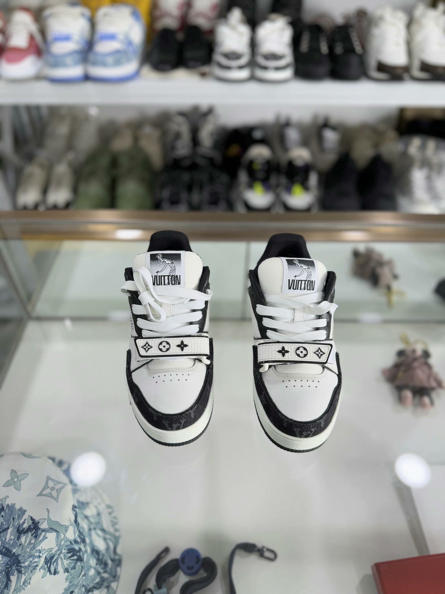 Louis Vuitton Louis Vuitton Trainer Velcro Black White Denim Size US 4.5 / IT 34.5 - 2 Thumbnail