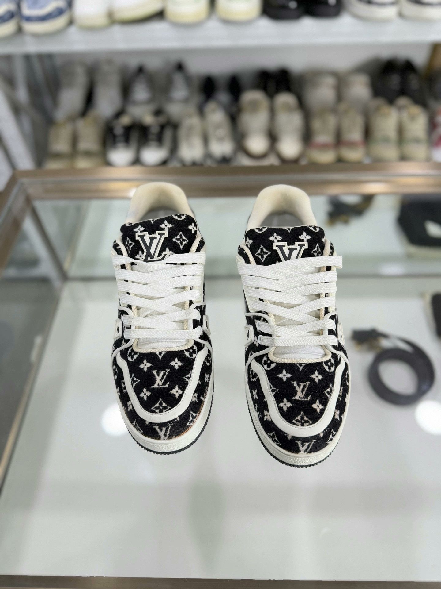 Louis Vuitton Louis Vuitton LV Trainer Black White Velvet Men's Size 41 Size US 8 / EU 41 - 2 Thumbnail