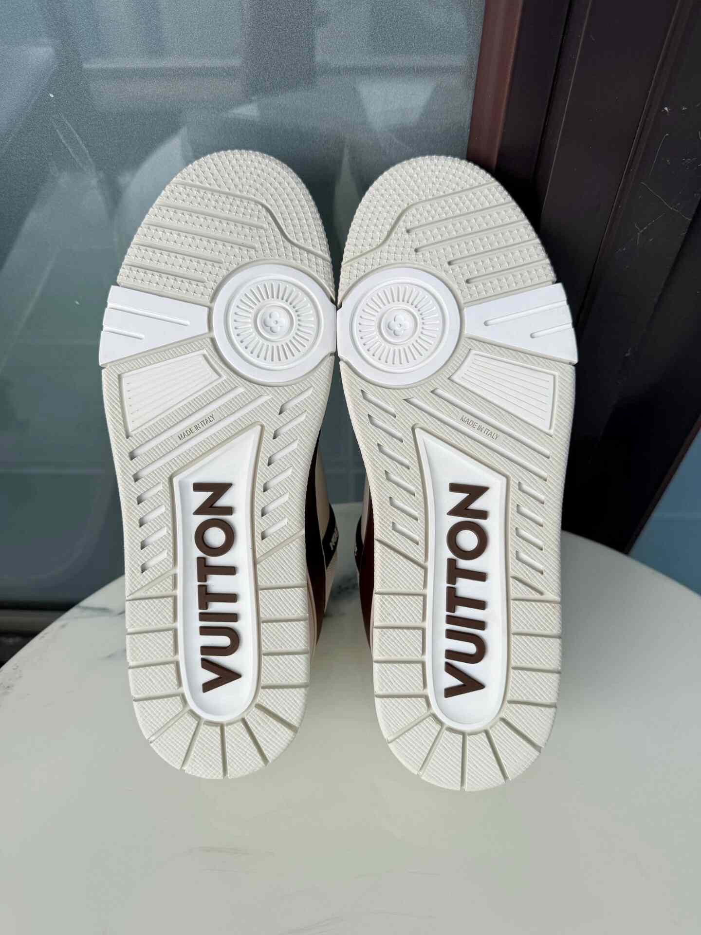 Louis Vuitton Louis Vuitton LV Trainer Men's Shoes Size US 9 / EU 42 - 4 Thumbnail
