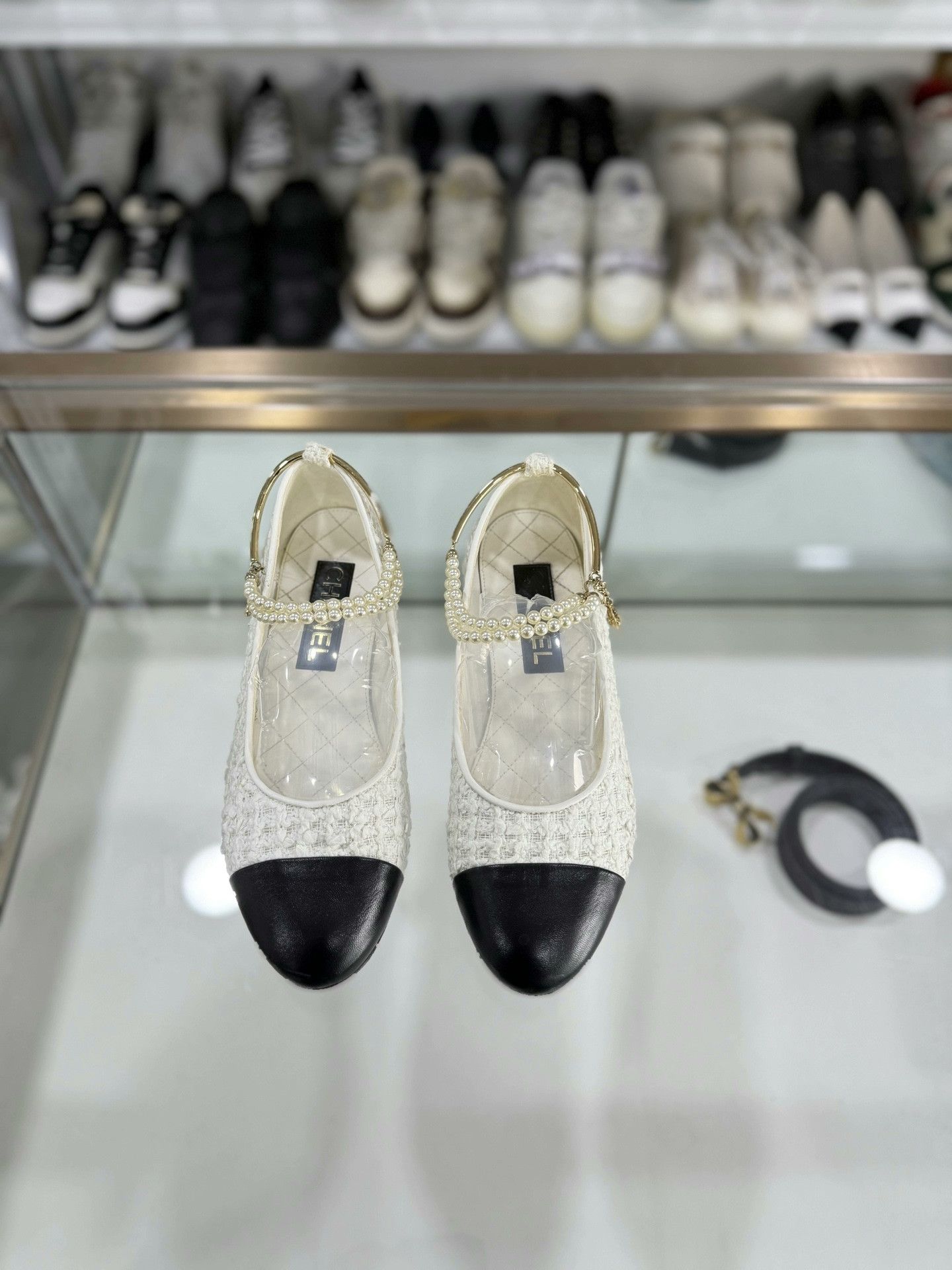 Chanel Chanel White Camellia Pearl Mary Jane Shoes Size US 6 / IT 36 - 2 Thumbnail