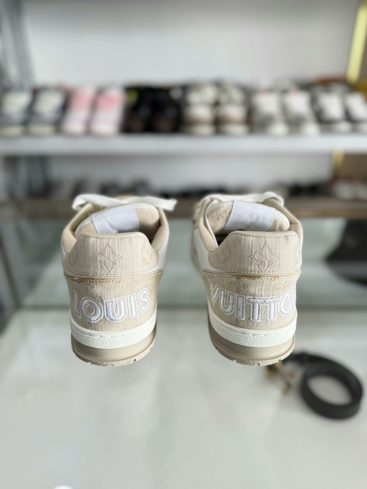 Louis Vuitton Louis Vuitton LV Trainer Wheat Velcro Size US 8.5 / EU 41-42 - 3 Thumbnail