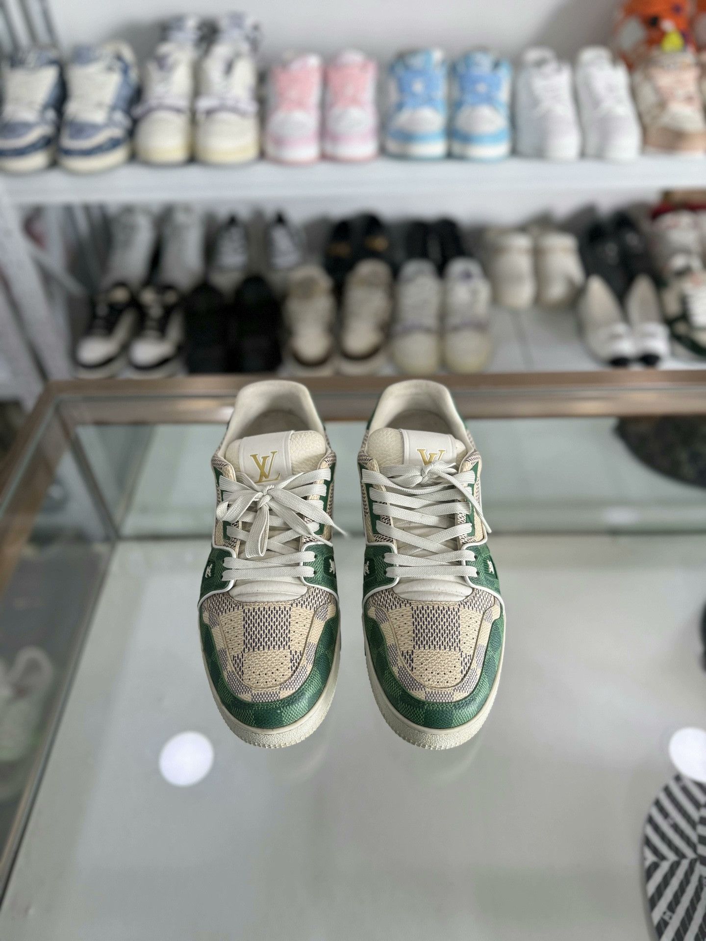 Louis Vuitton Louis Vuitton LV Trainer White Green Check Size US 7 / EU 40 - 2 Thumbnail