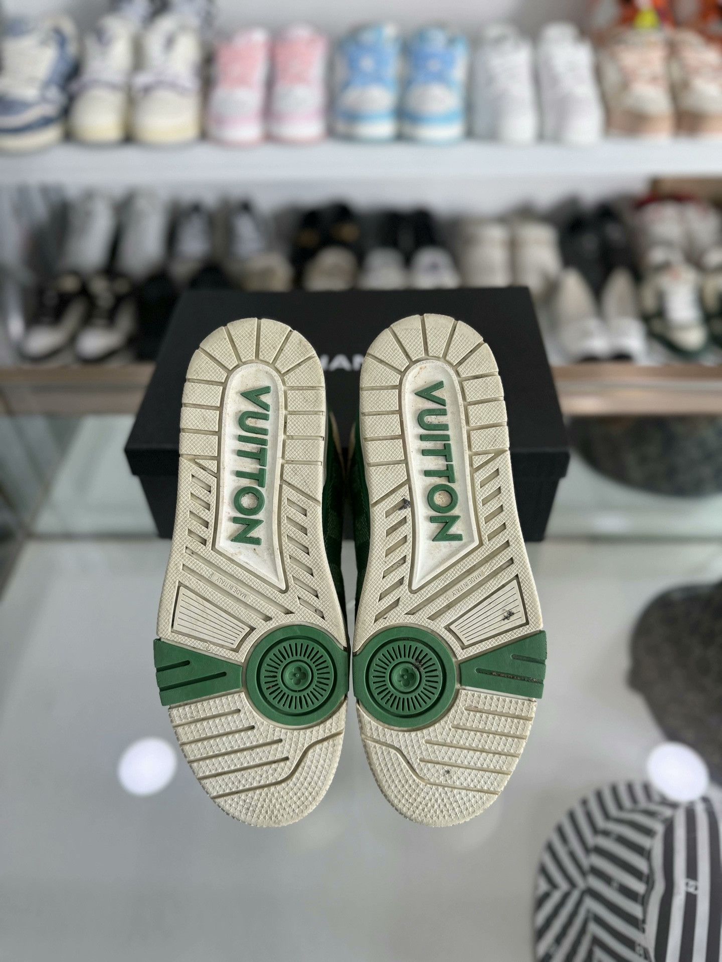 Louis Vuitton Louis Vuitton LV Trainer White Green Check Size US 7 / EU 40 - 4 Thumbnail