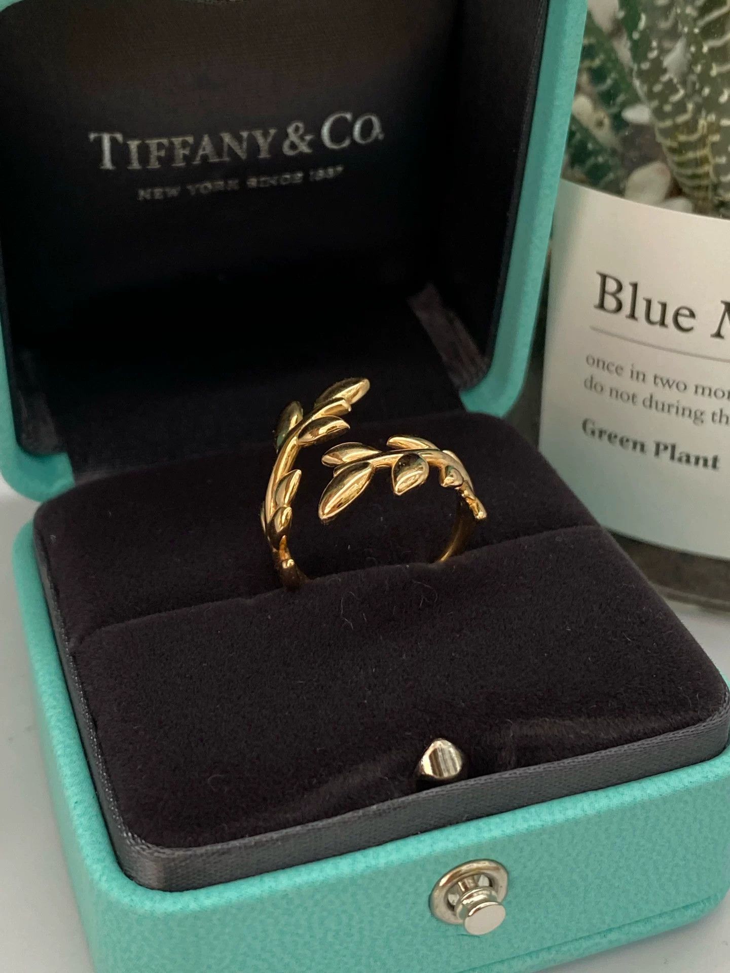 Tiffany & Co. Tiffany 18k Gold Olive Leaf Ring Size ONE SIZE - 3 Thumbnail
