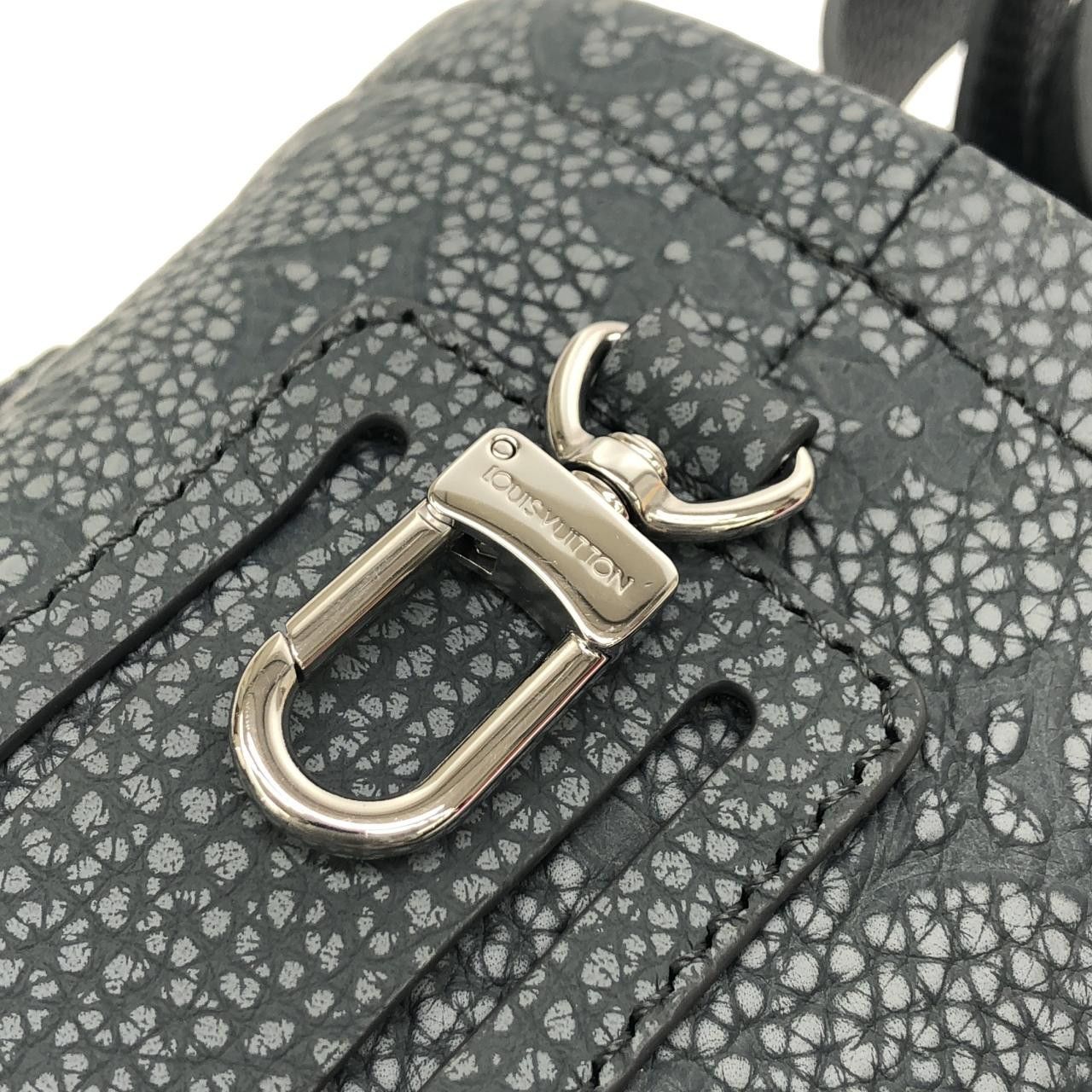 Louis Vuitton Louis Vuitton Louis Vuitton Chalk Pouch Calf Accessory Pouch Leather Vanity Bag M81572 DUTY FREE for USA Size ONE SIZE - 4 Thumbnail
