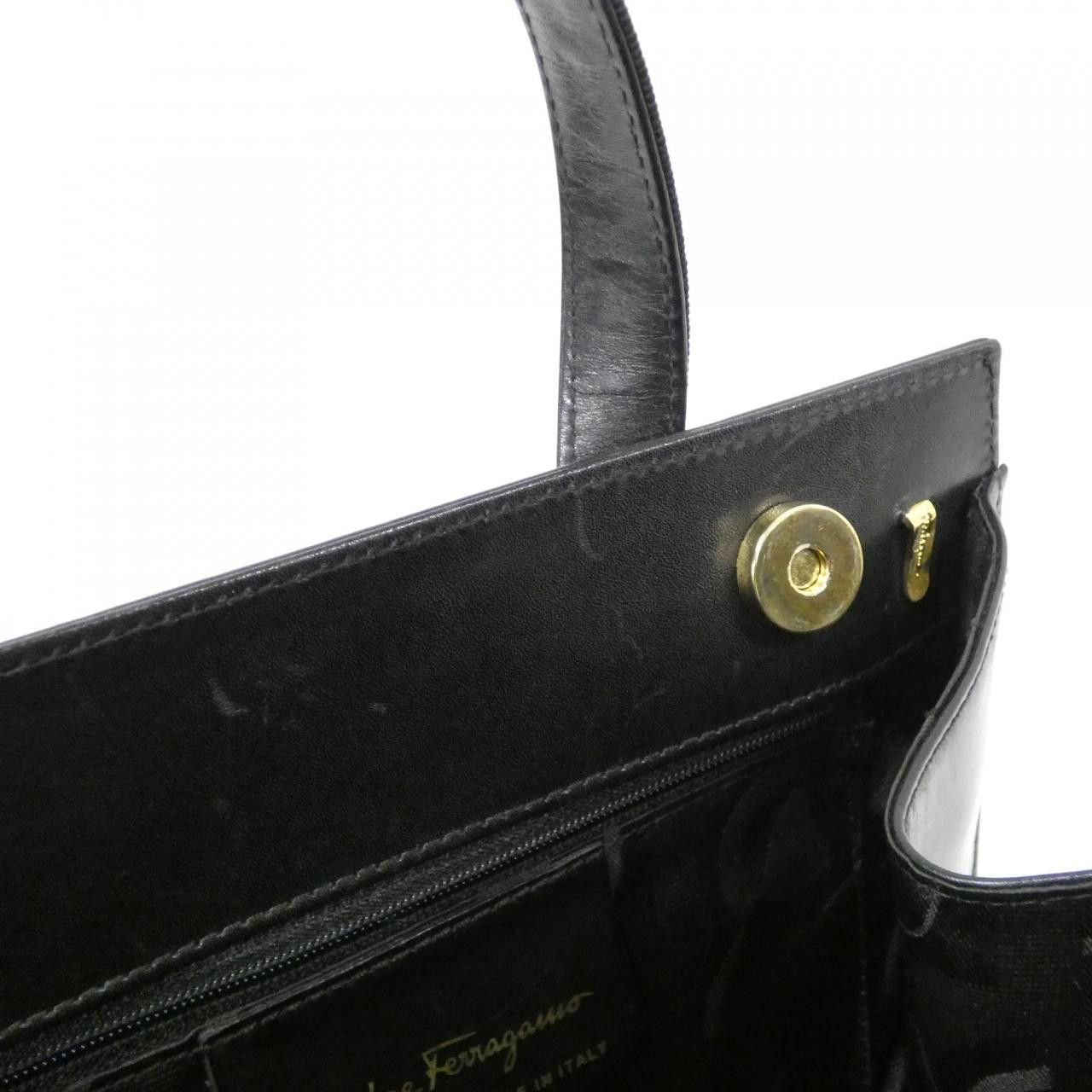 Salvatore Ferragamo Salvatore Ferragamo Salvatore Ferragamo 21 4178 Calf Shoulder Bag Leather Crossbody Bag 21 4178 DUTY FREE for USA Size ONE SIZE - 10 Thumbnail