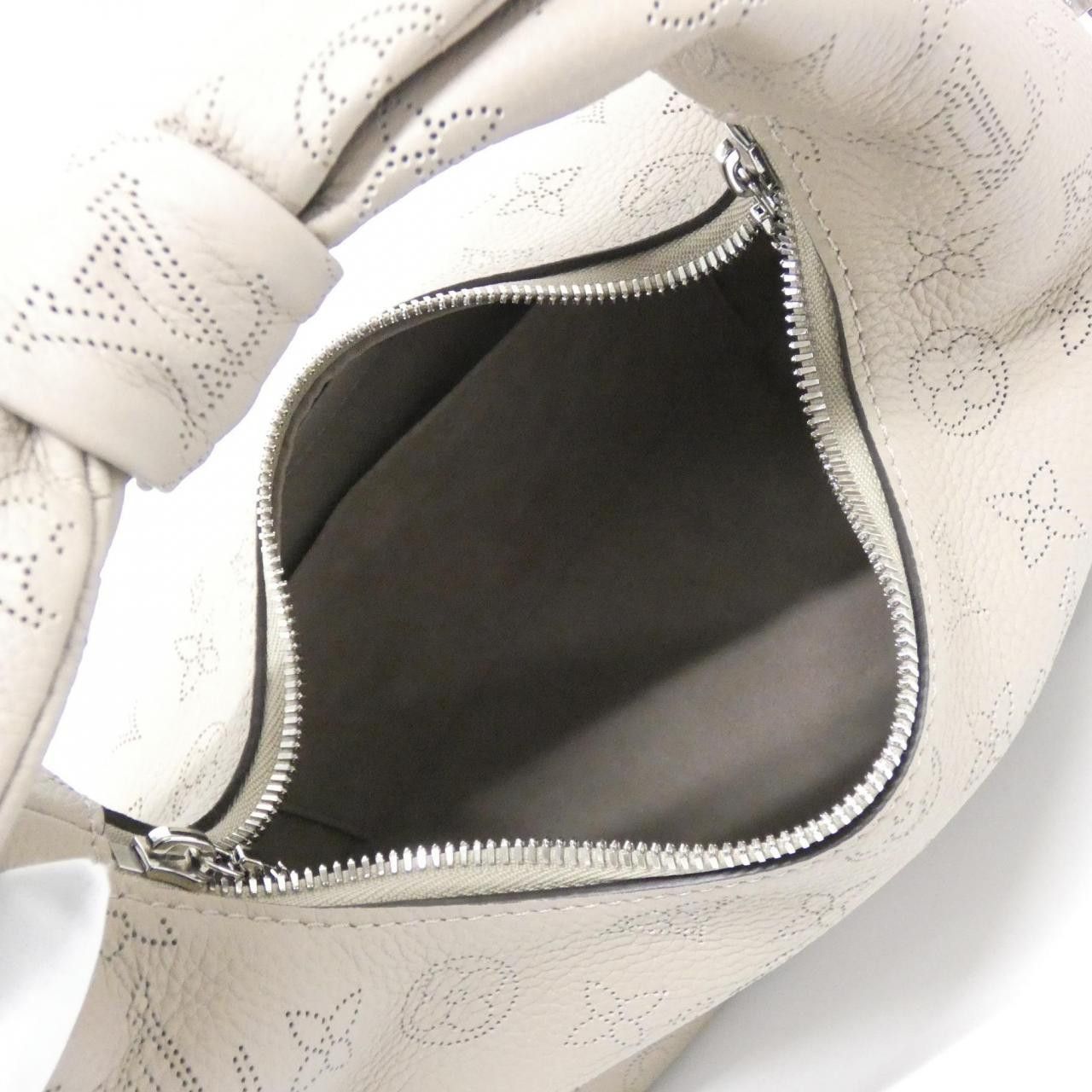Louis Vuitton Louis Vuitton Louis Vuitton Mahina Calf Shoulder Bag Leather Crossbody Bag M20701 DUTY FREE for USA Size ONE SIZE - 5 Thumbnail
