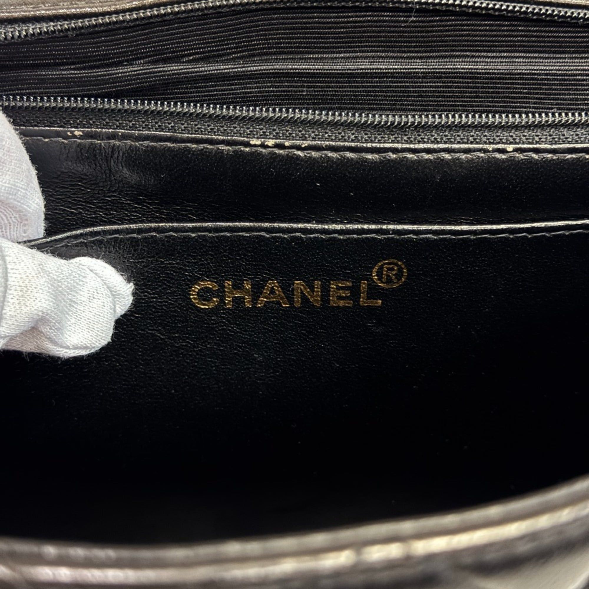 Chanel CHANEL Deca Matelasse Shoulder Bag in Black Size ONE SIZE - 10 Thumbnail