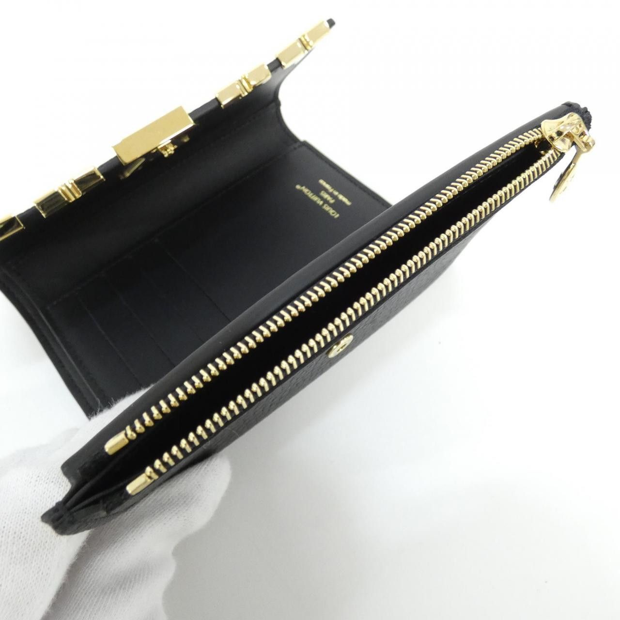 Louis Vuitton Louis Vuitton Louis Vuitton Capucines Taurillon Wallet Leather Short Wallet M82764 DUTY FREE for USA Size ONE SIZE - 5 Thumbnail