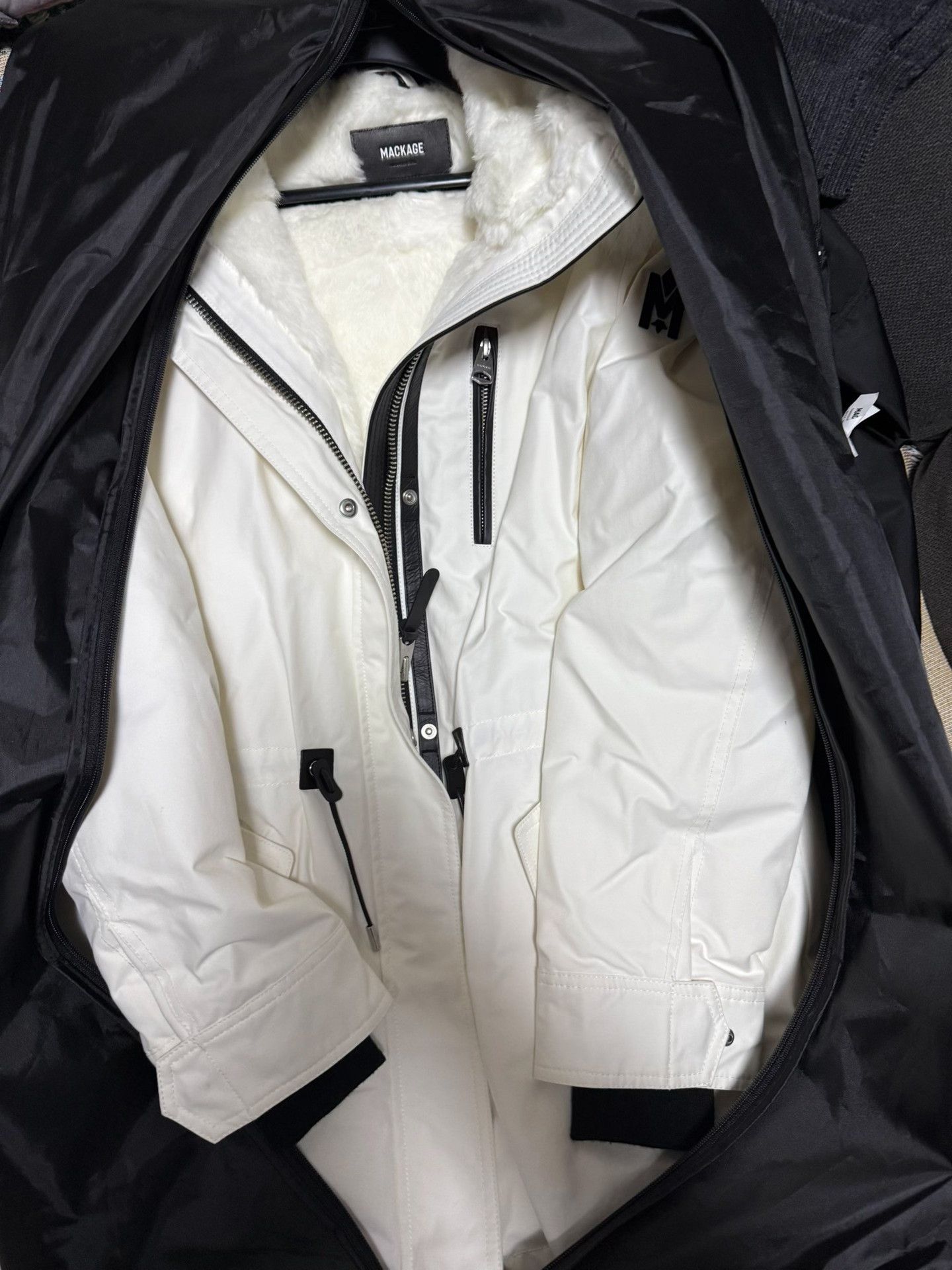 Mackage Mackage Women's White Fox Fur Down Jacket Size S / US 4 / IT 40 - 7 Thumbnail