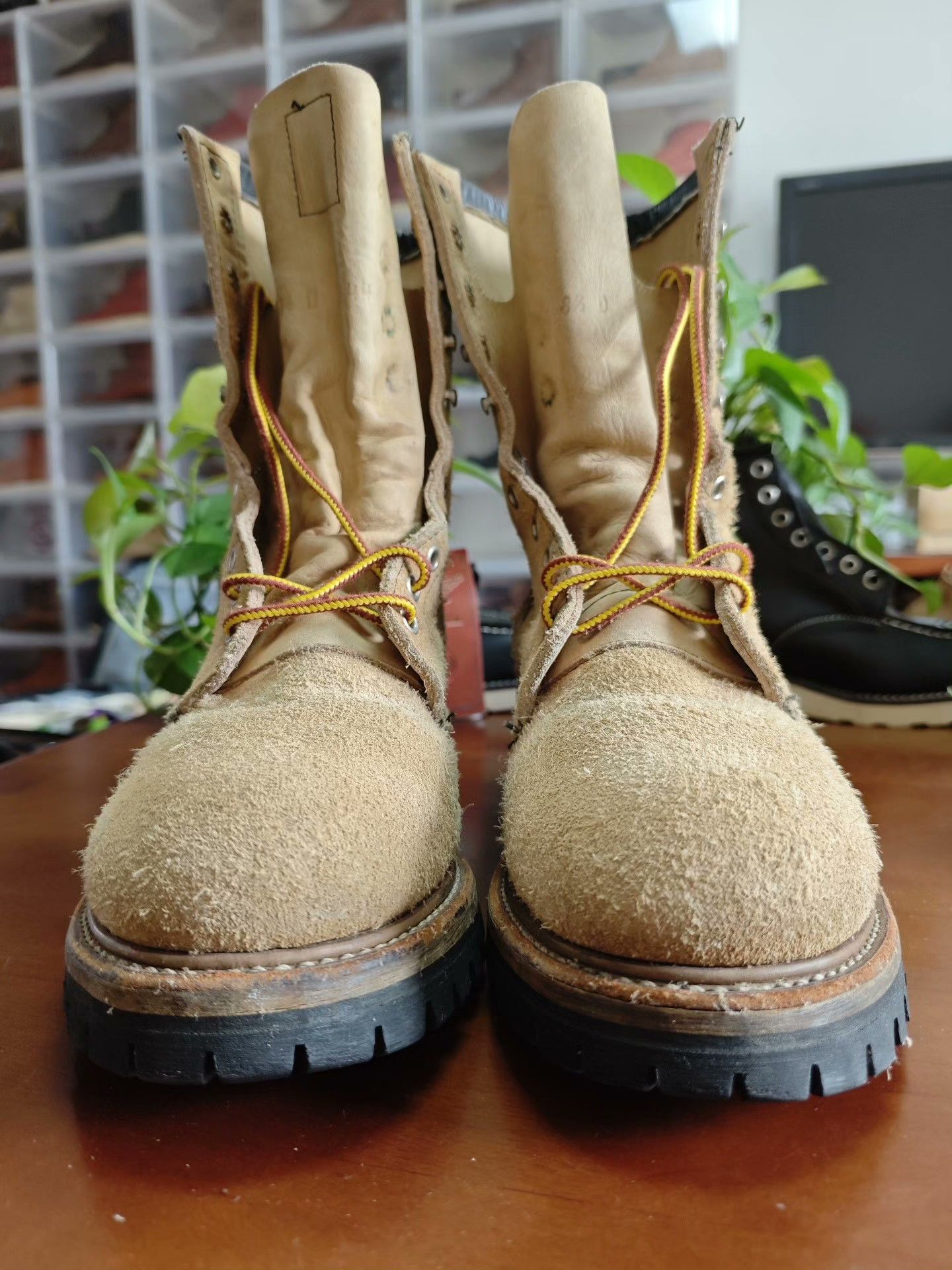 Red Wing Red Wing 8128 Work Boot Size US 8.5 / EU 41-42 - 2 Thumbnail