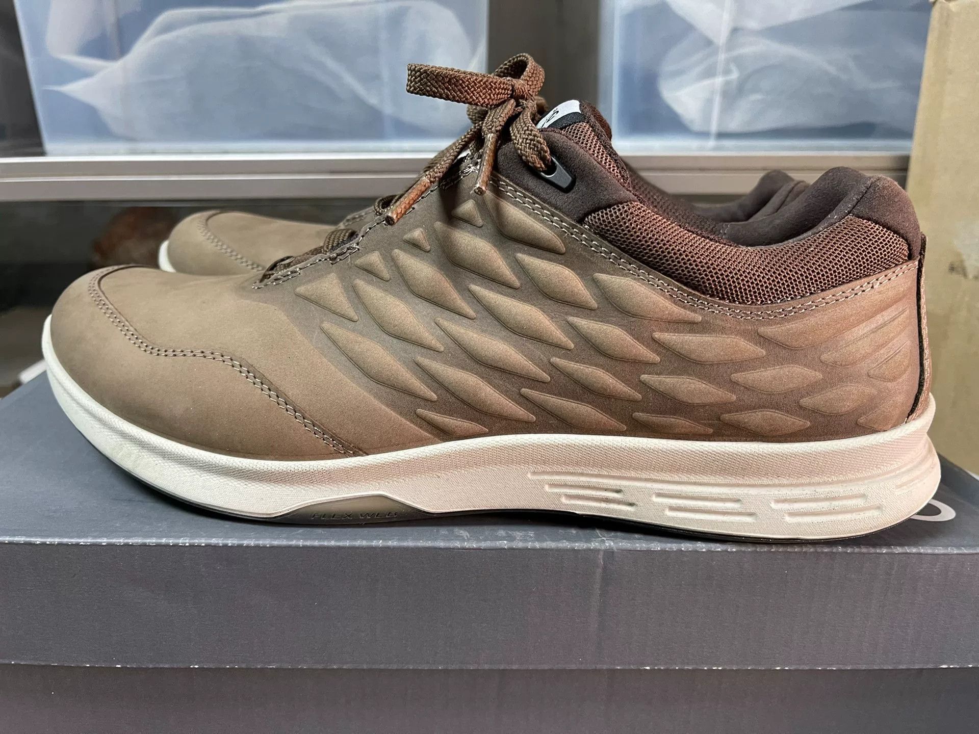 Ecco ECCO Men's Casual Yak Leather Sneakers Size US 10 / EU 43 - 3 Thumbnail