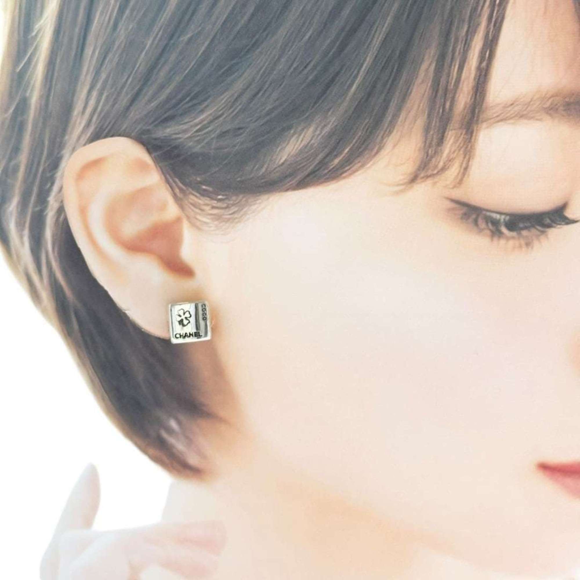 Chanel Chanel Women's Square Cube Earrings in Silver Size ONE SIZE - 10 Thumbnail