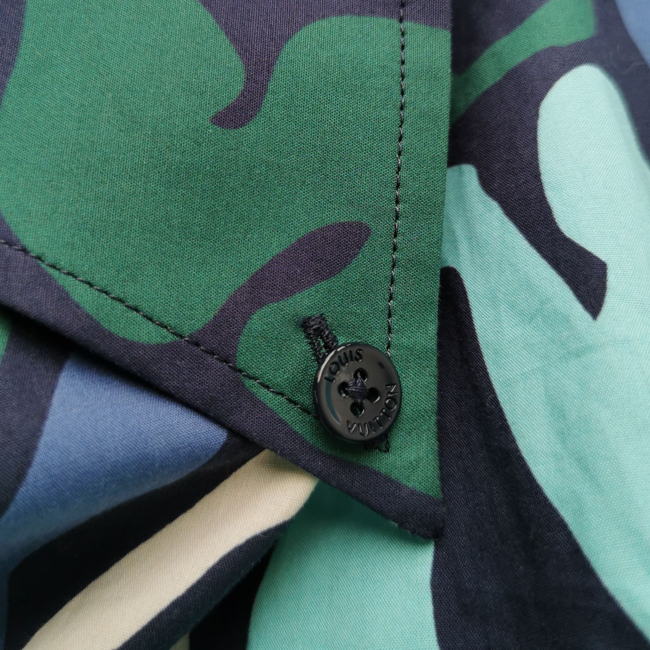 Louis Vuitton Louis Vuitton S Size Graphic Button-Up Shirt Size US XS / EU 42 / 0 - 5 Thumbnail